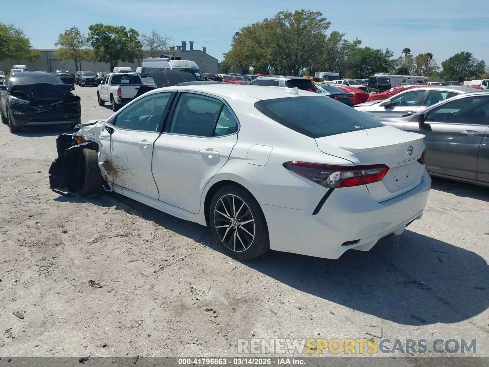 3 fotografías del automóvil dañado 4T1G11BK7PU097308 TOYOTA CAMRY 2023