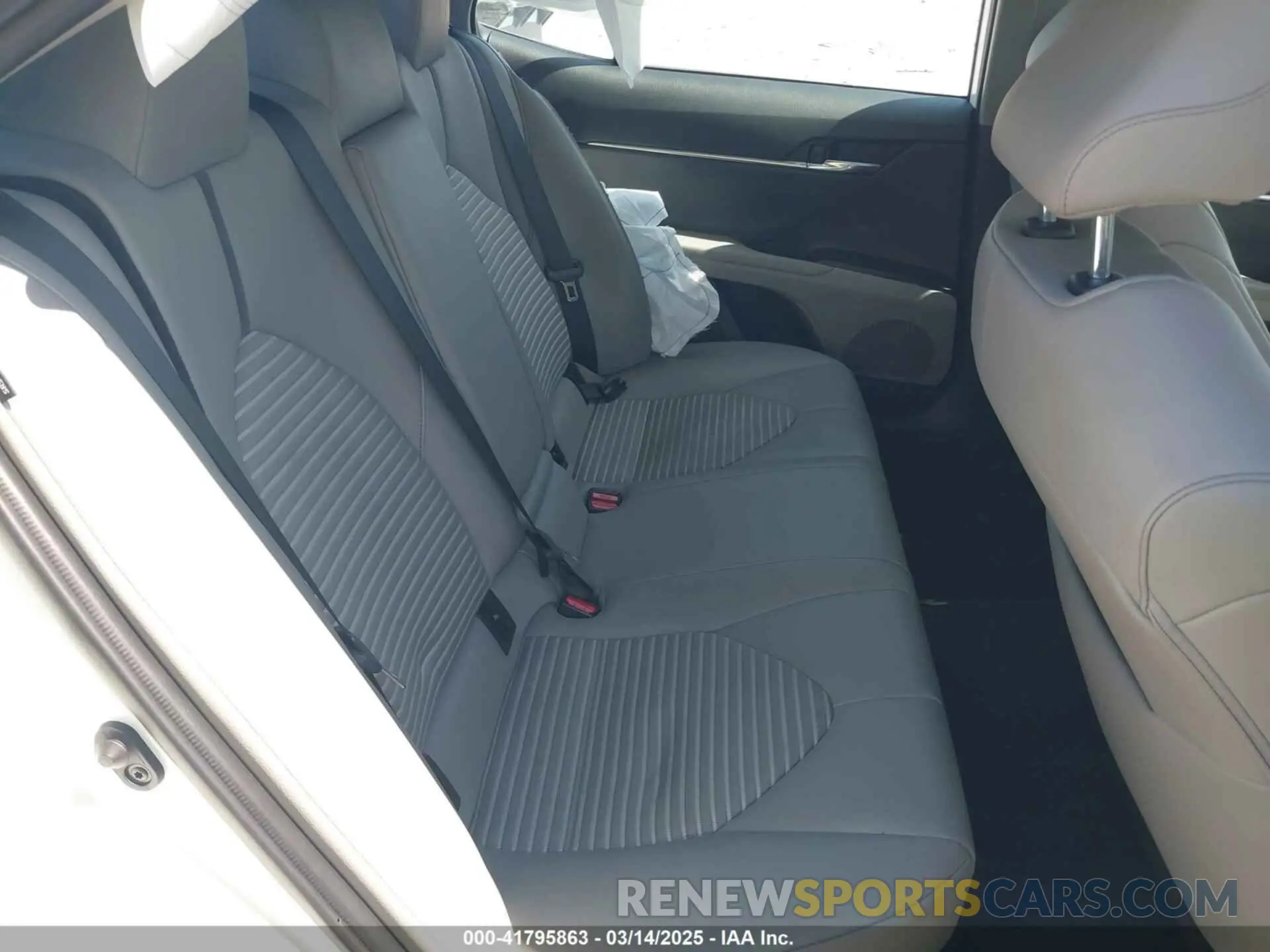 8 fotografías del automóvil dañado 4T1G11BK7PU097308 TOYOTA CAMRY 2023
