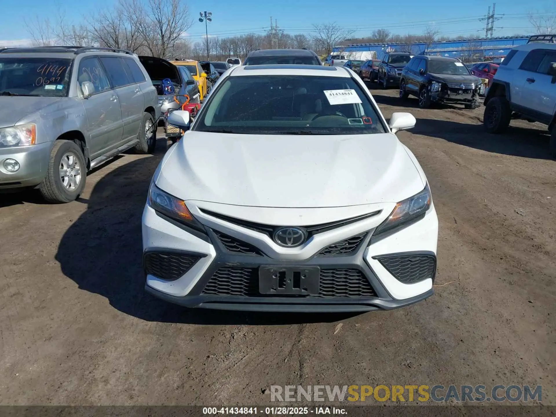12 fotografías del automóvil dañado 4T1G11BK8PU084759 TOYOTA CAMRY 2023