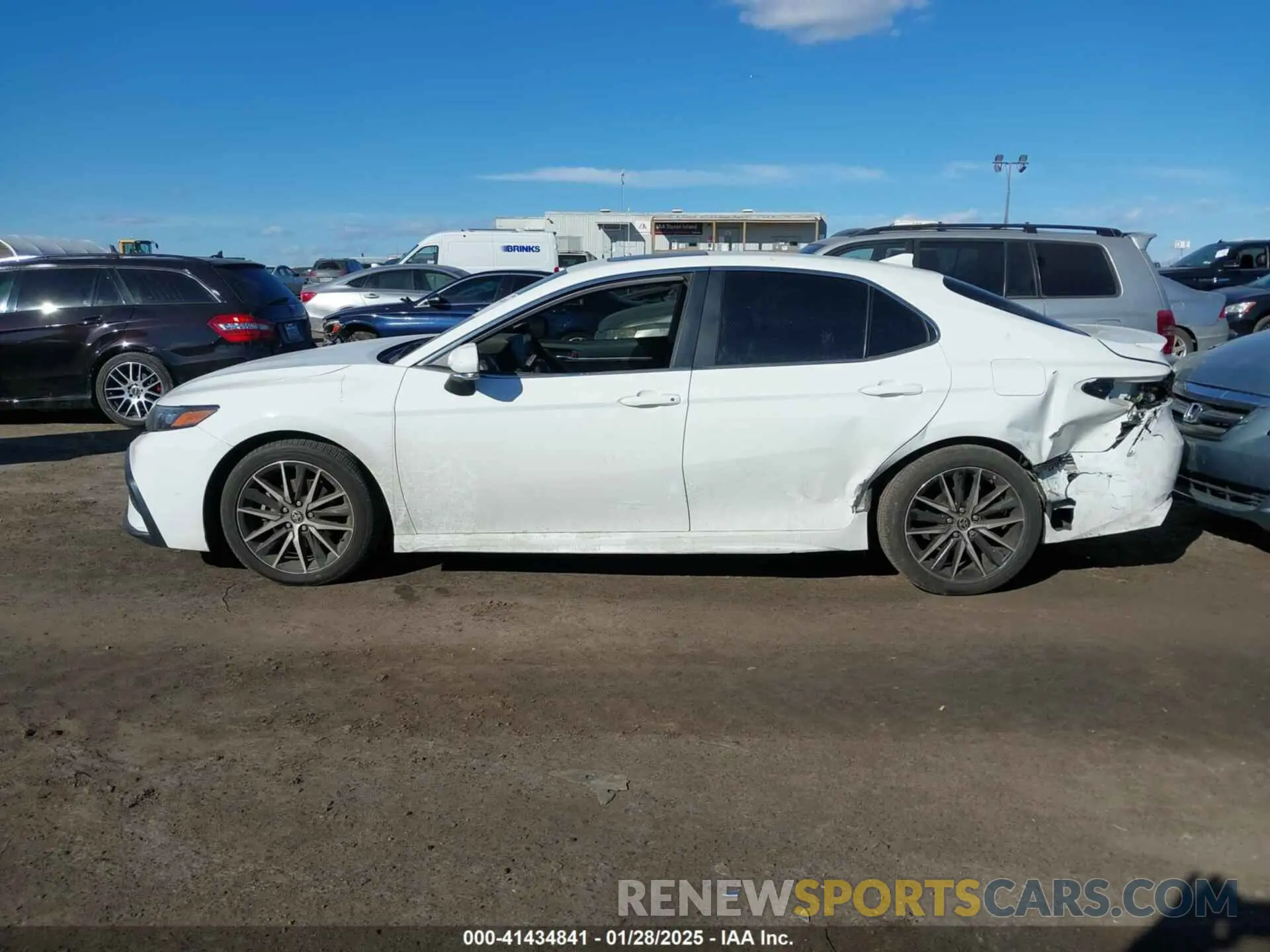14 fotografías del automóvil dañado 4T1G11BK8PU084759 TOYOTA CAMRY 2023