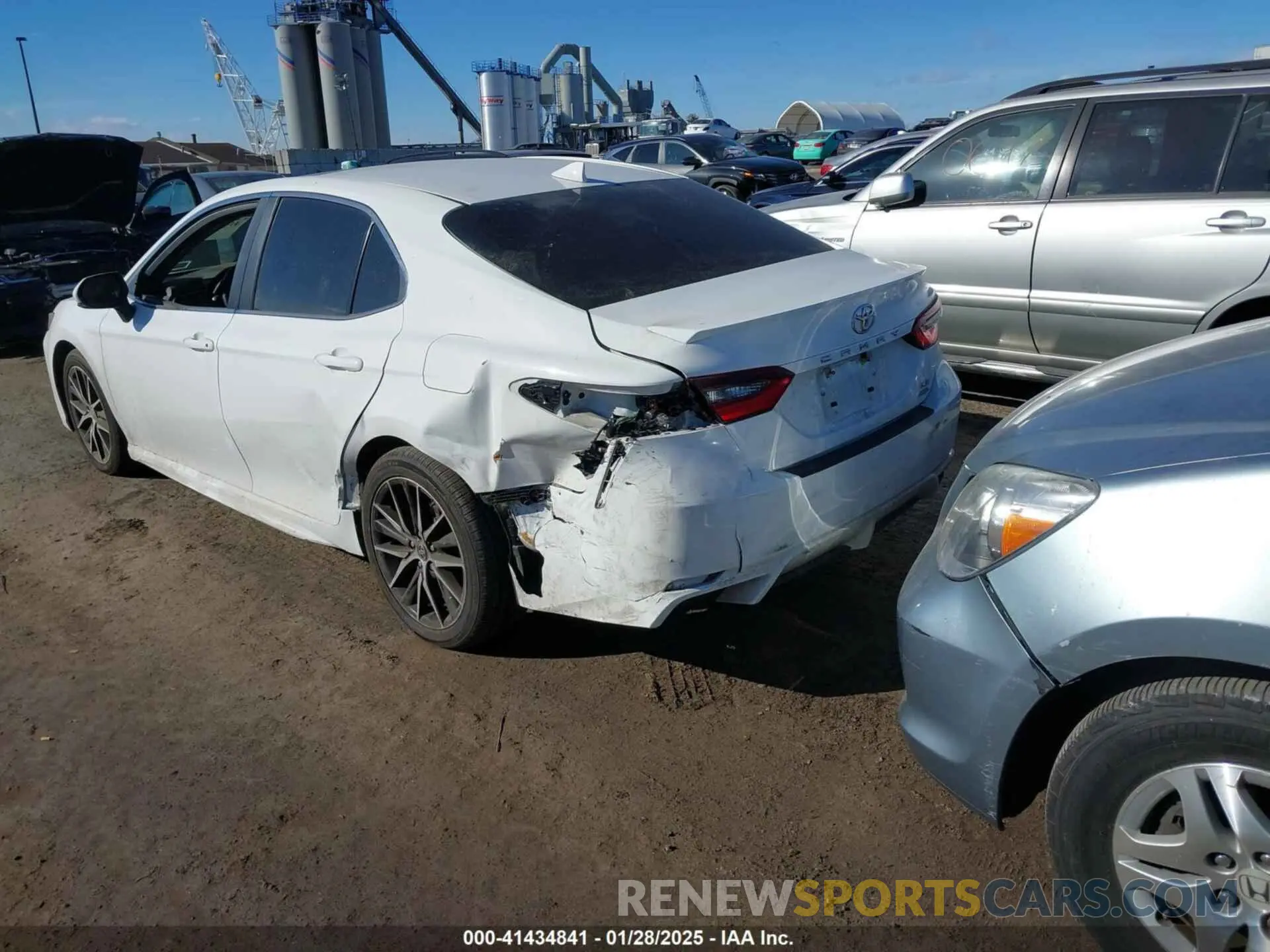 3 fotografías del automóvil dañado 4T1G11BK8PU084759 TOYOTA CAMRY 2023