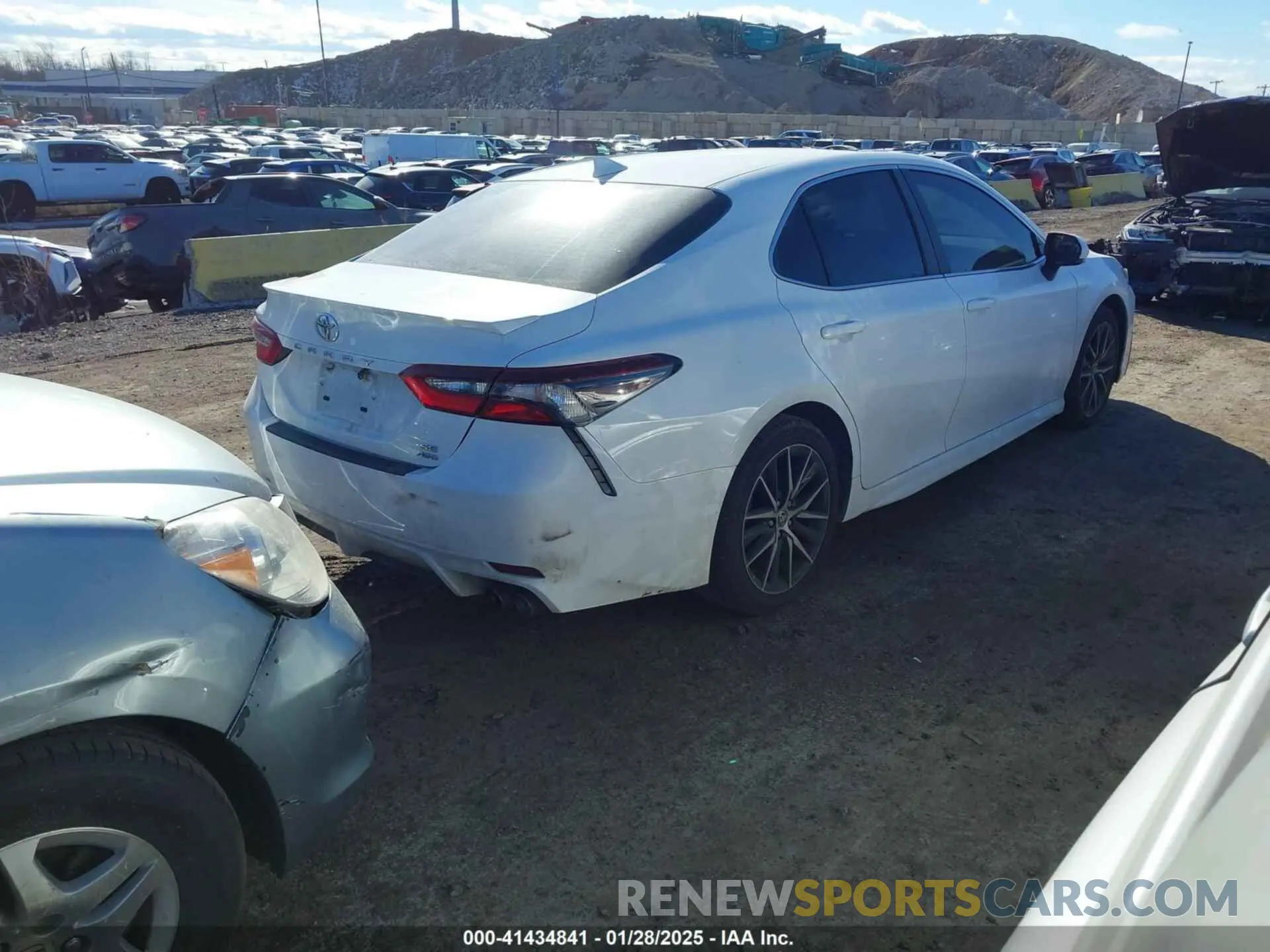 4 fotografías del automóvil dañado 4T1G11BK8PU084759 TOYOTA CAMRY 2023