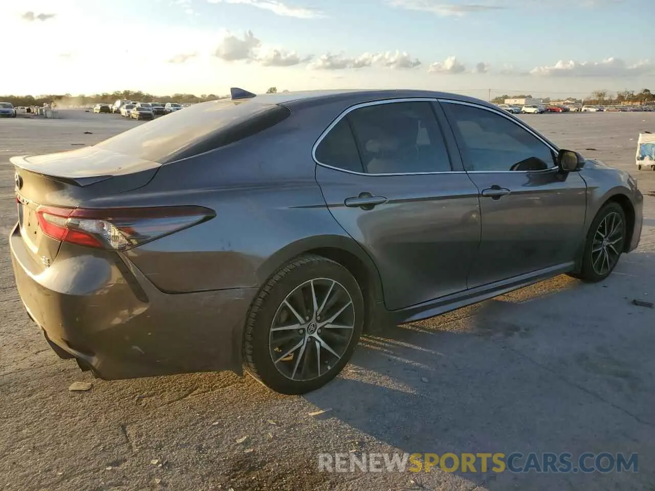 3 fotografías del automóvil dañado 4T1G11BK8PU100121 TOYOTA CAMRY 2023