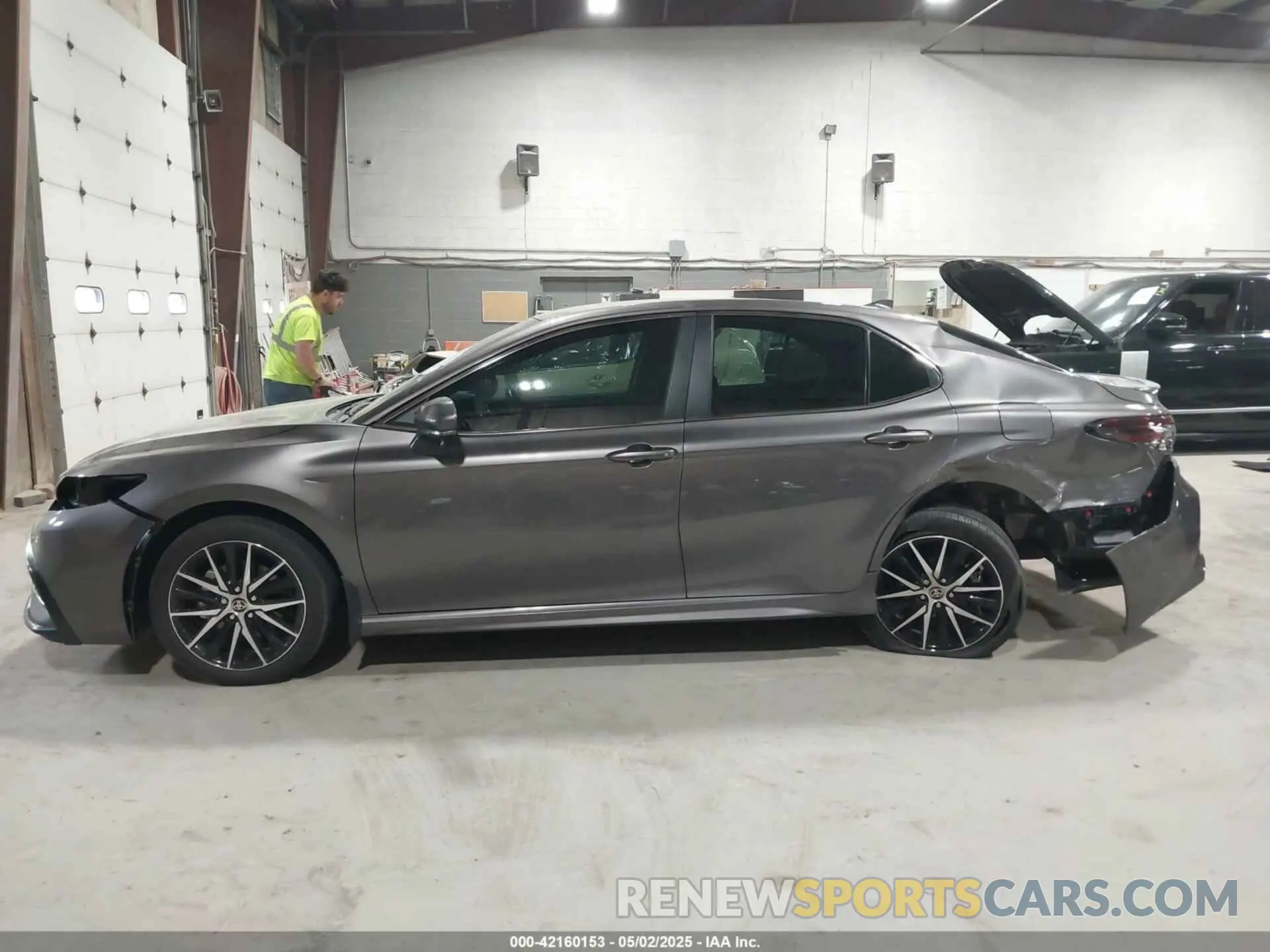 14 fotografías del automóvil dañado 4T1G11BK8PU100569 TOYOTA CAMRY 2023