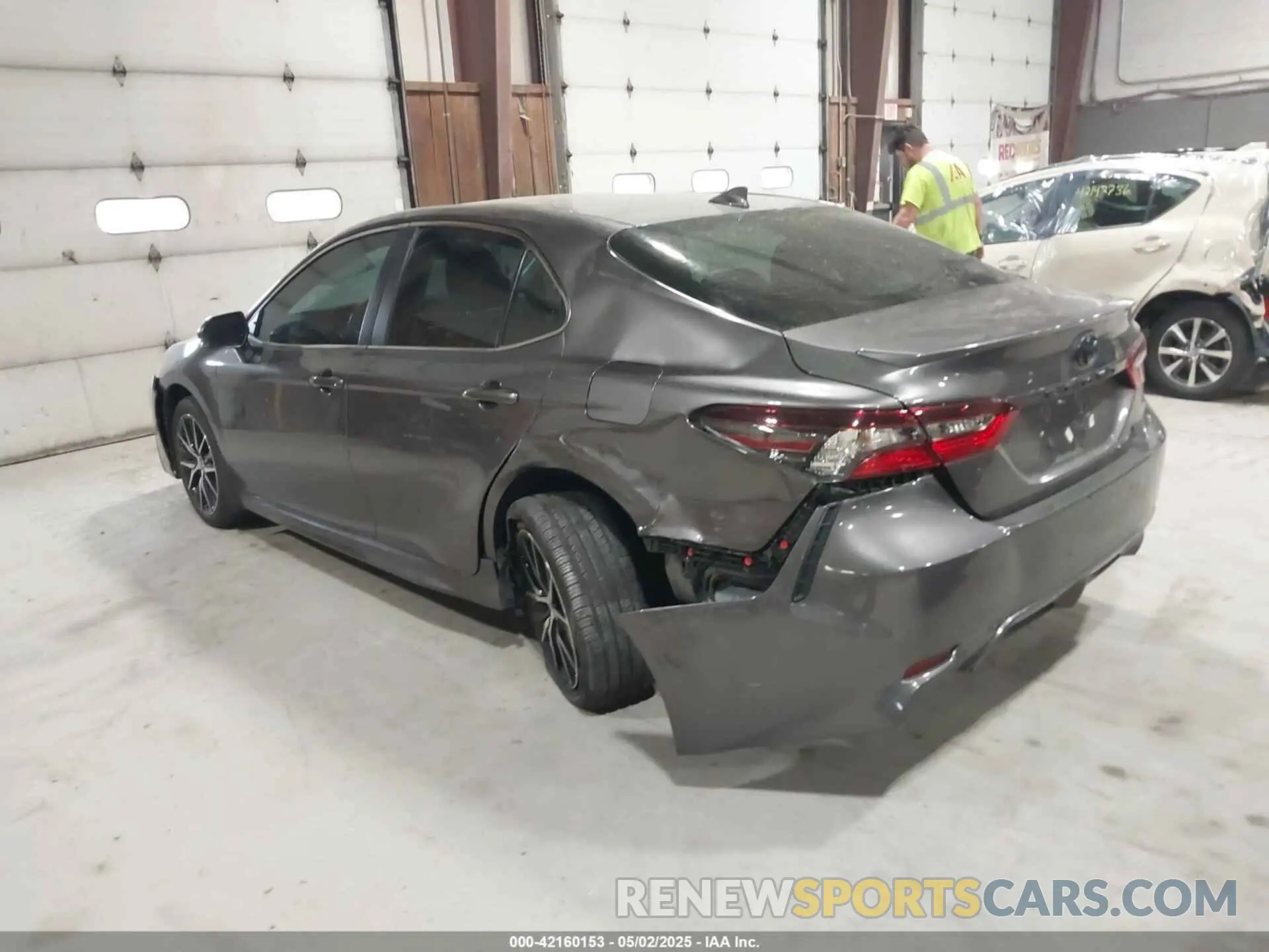 3 fotografías del automóvil dañado 4T1G11BK8PU100569 TOYOTA CAMRY 2023