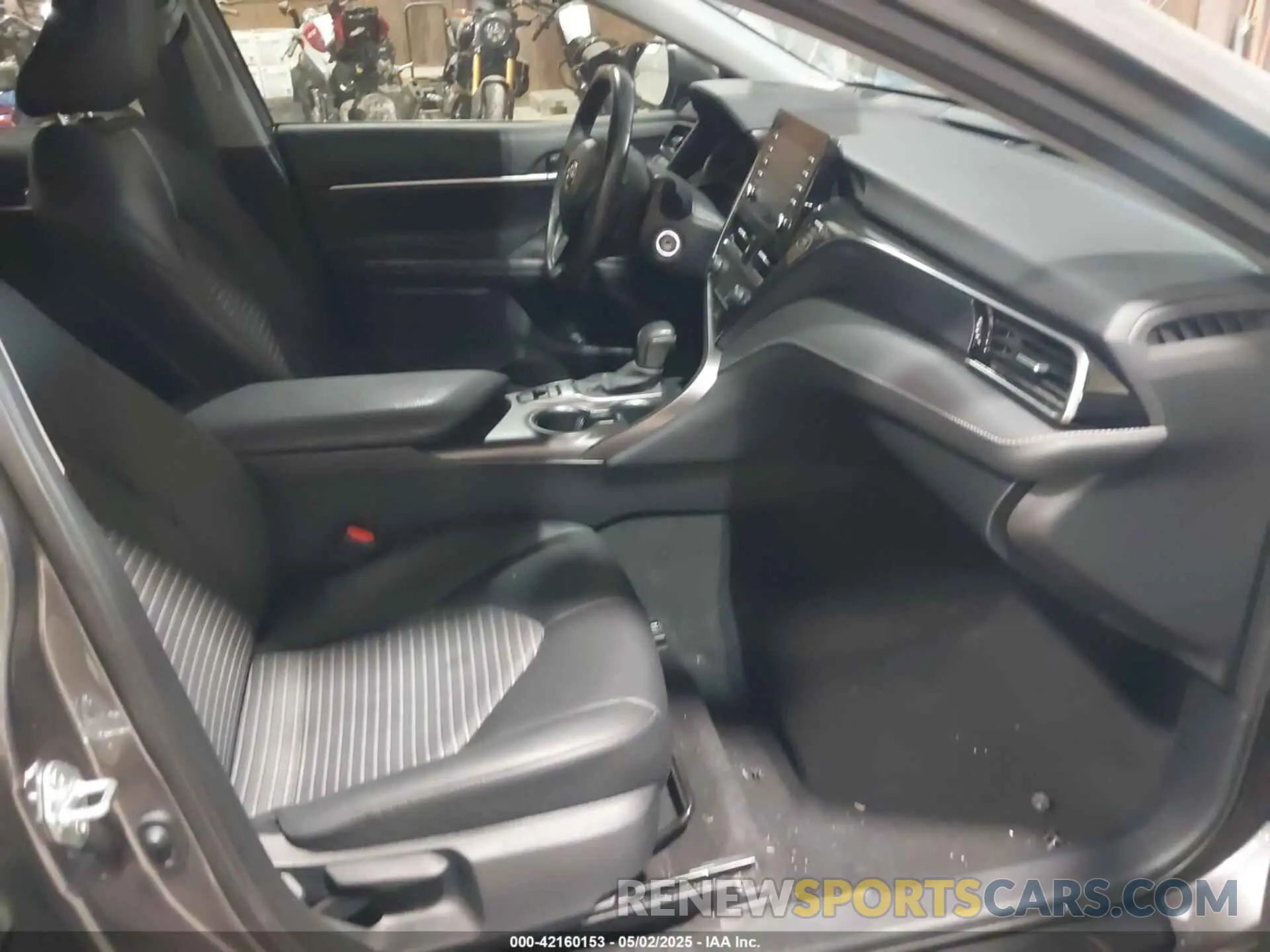 5 fotografías del automóvil dañado 4T1G11BK8PU100569 TOYOTA CAMRY 2023