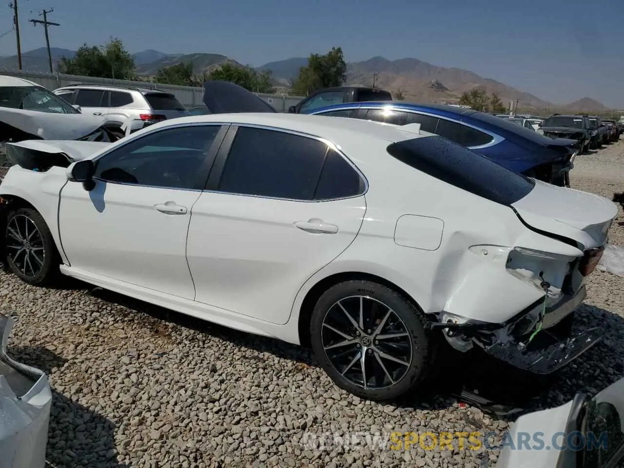 2 fotografías del automóvil dañado 4T1G11BK9PU092398 TOYOTA CAMRY 2023