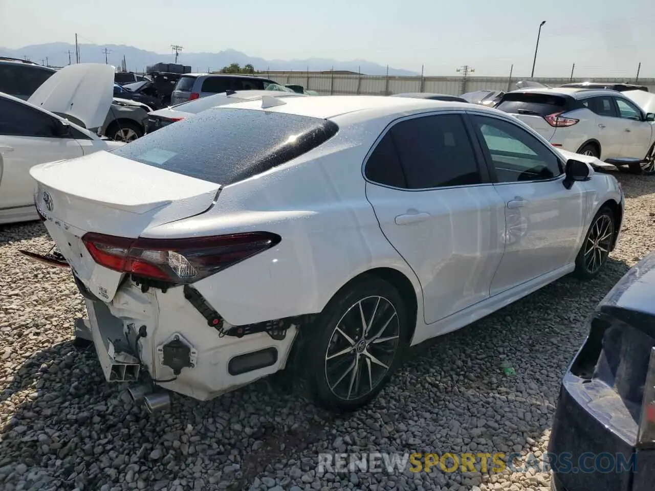 3 fotografías del automóvil dañado 4T1G11BK9PU092398 TOYOTA CAMRY 2023