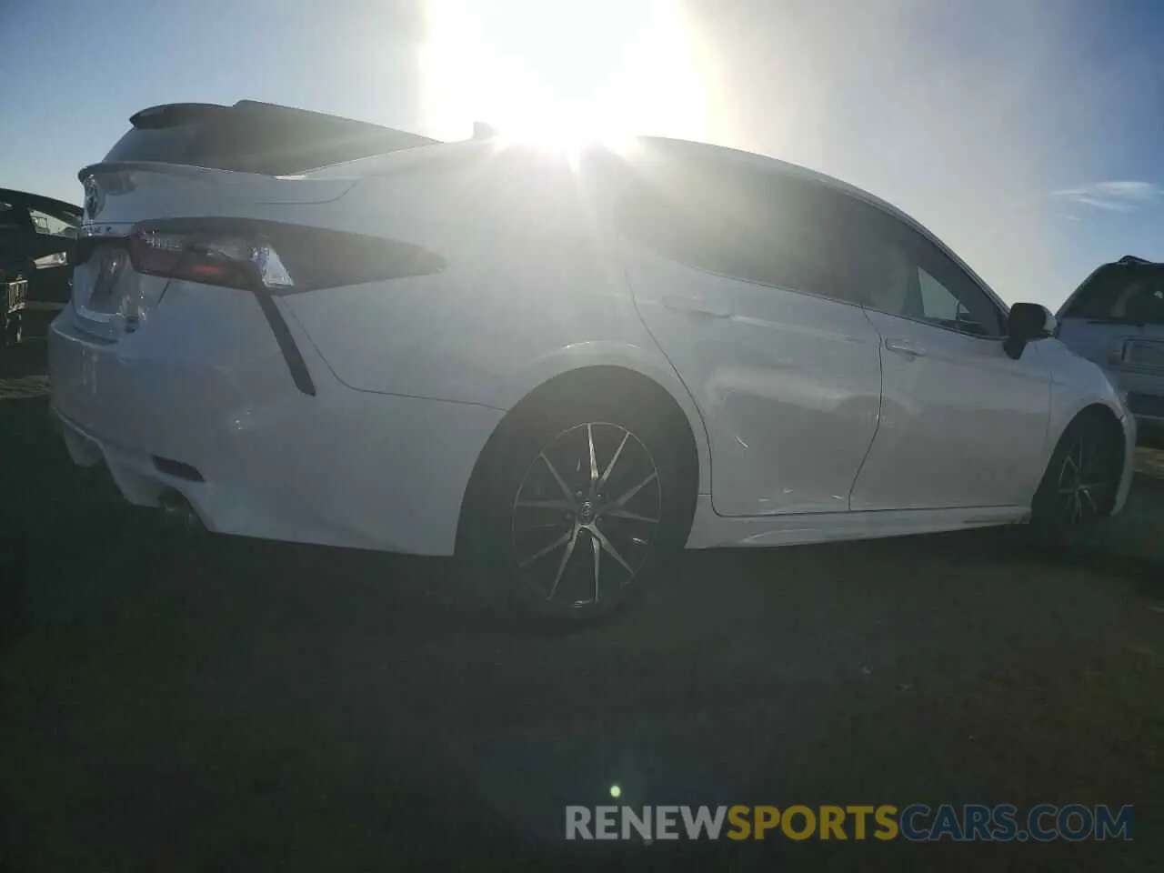 3 fotografías del automóvil dañado 4T1G11BK9PU103433 TOYOTA CAMRY 2023