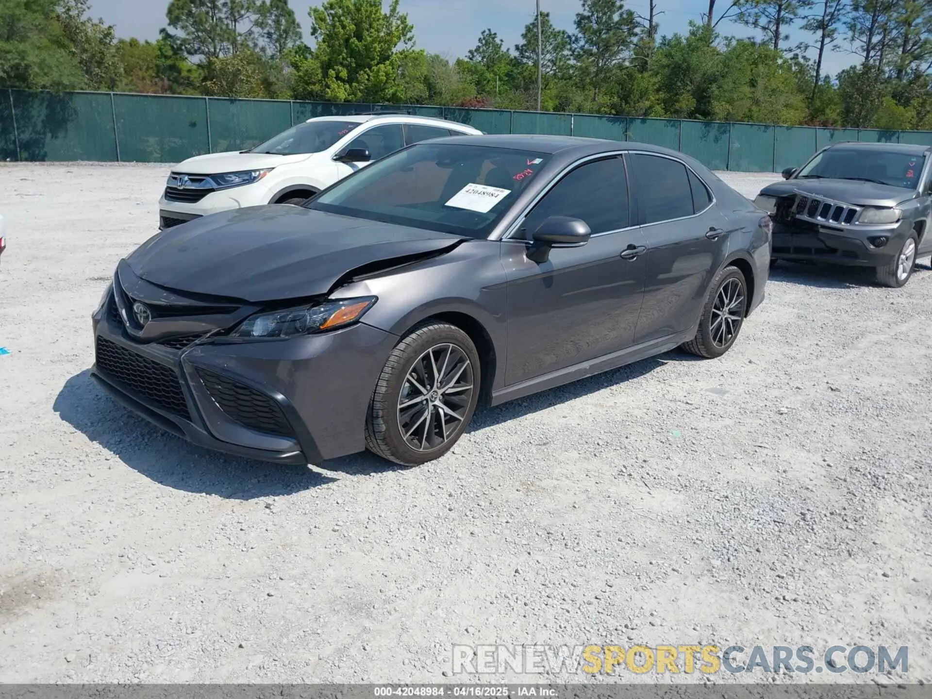 2 fotografías del automóvil dañado 4T1G11BKXPU077134 TOYOTA CAMRY 2023
