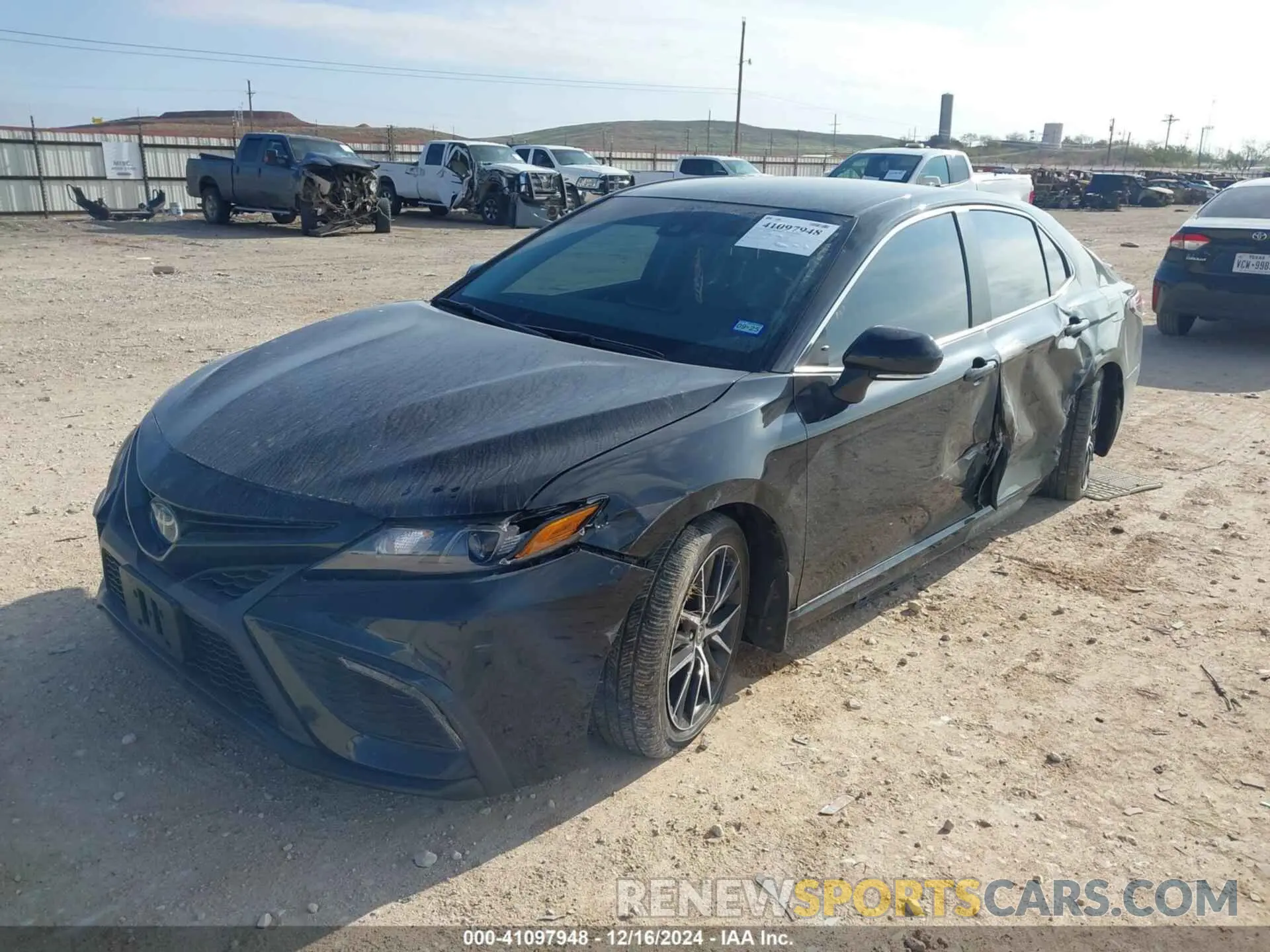 2 fotografías del automóvil dañado 4T1G31AK7PU605076 TOYOTA CAMRY 2023