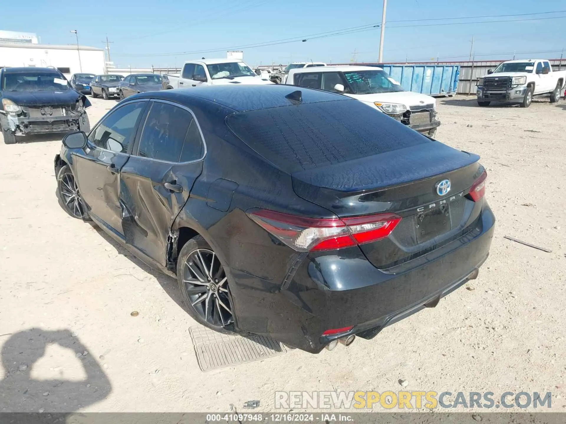 3 fotografías del automóvil dañado 4T1G31AK7PU605076 TOYOTA CAMRY 2023