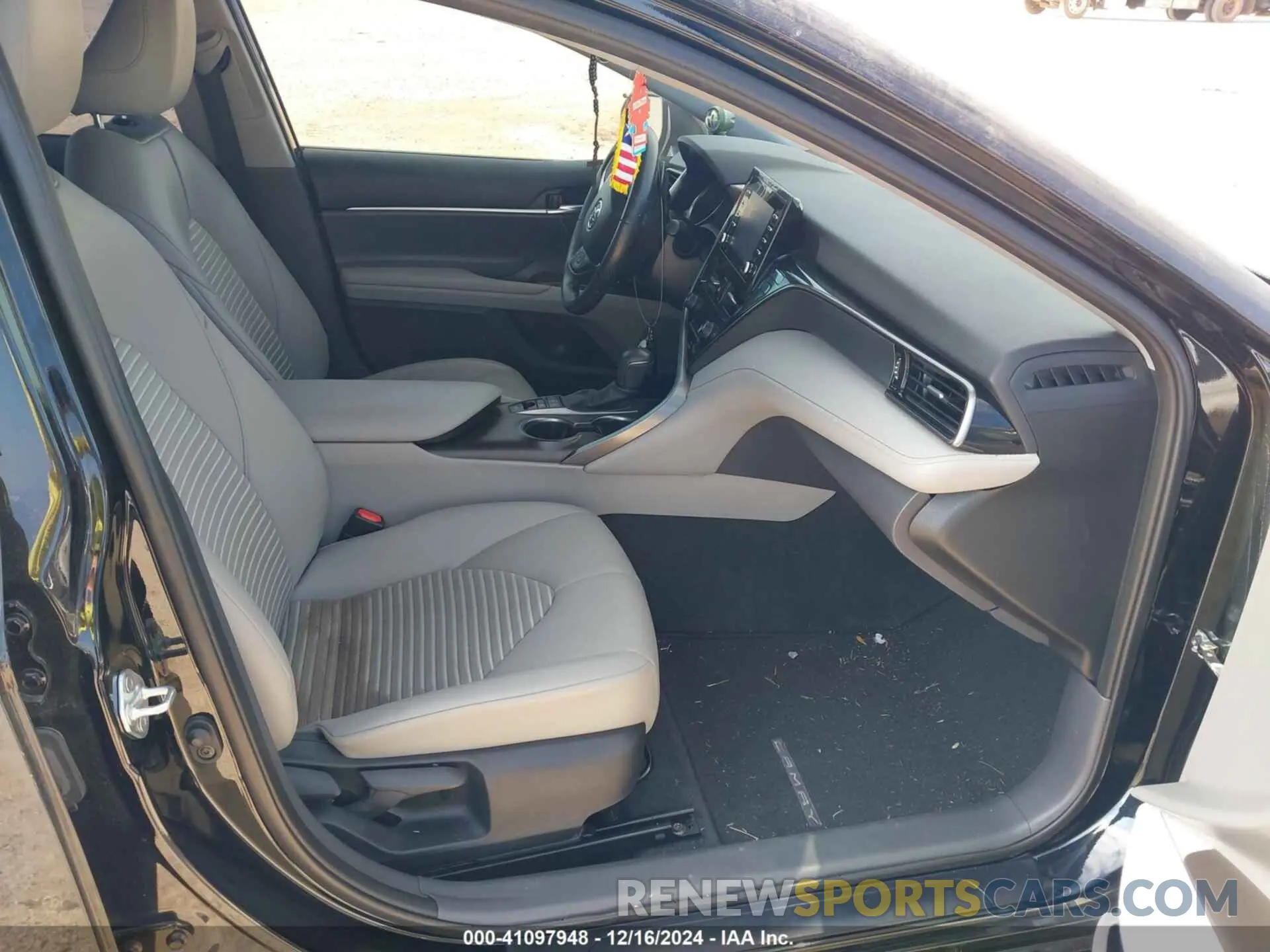 5 fotografías del automóvil dañado 4T1G31AK7PU605076 TOYOTA CAMRY 2023