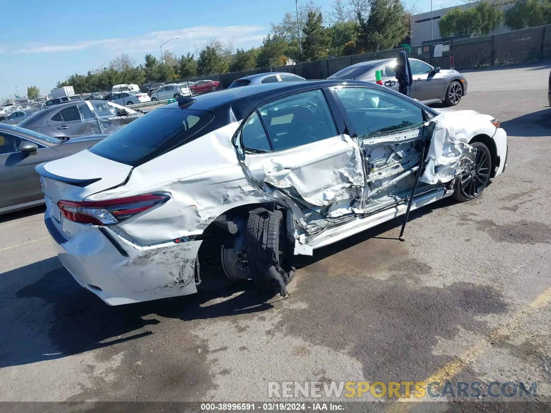 4 fotografías del automóvil dañado 4T1K31AK0PU051003 TOYOTA CAMRY 2023