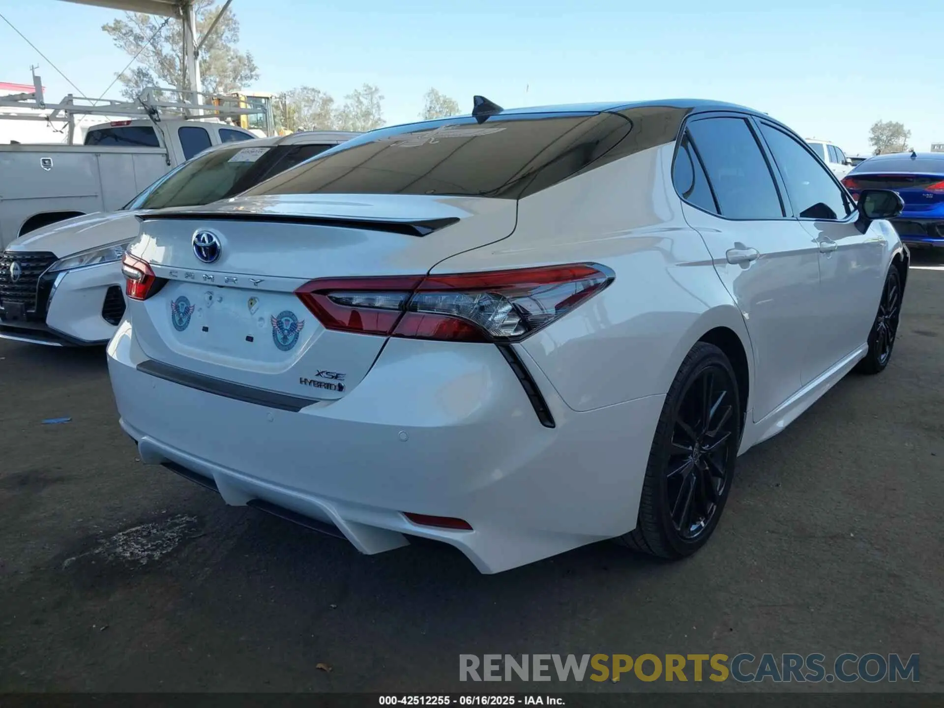 4 fotografías del automóvil dañado 4T1K31AK1PU058106 TOYOTA CAMRY 2023