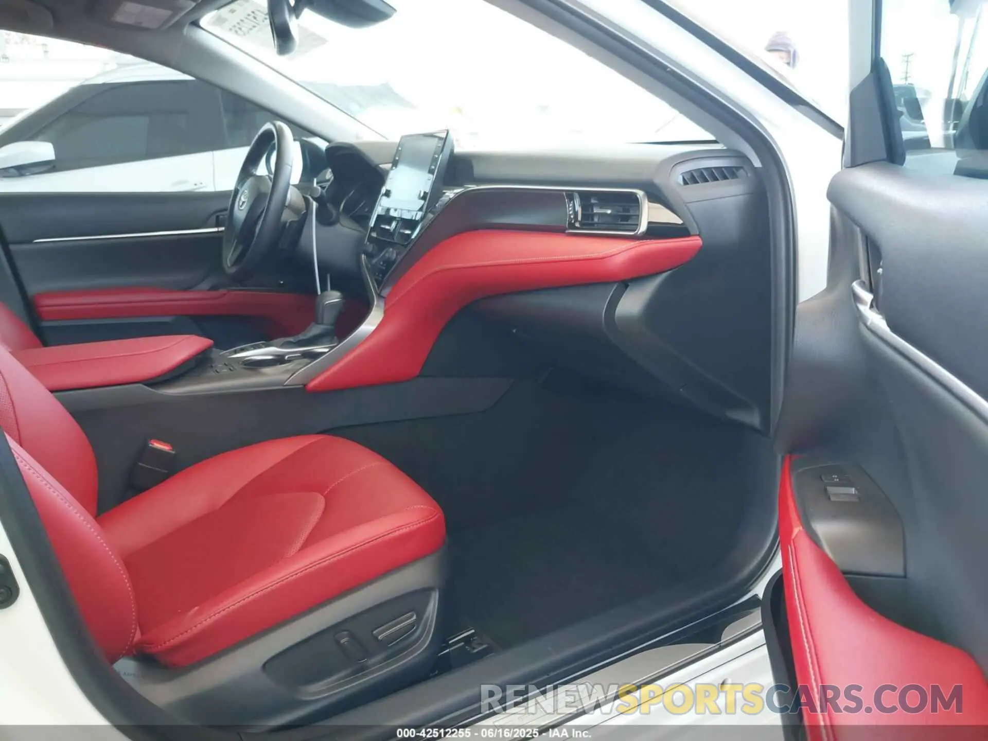 5 fotografías del automóvil dañado 4T1K31AK1PU058106 TOYOTA CAMRY 2023