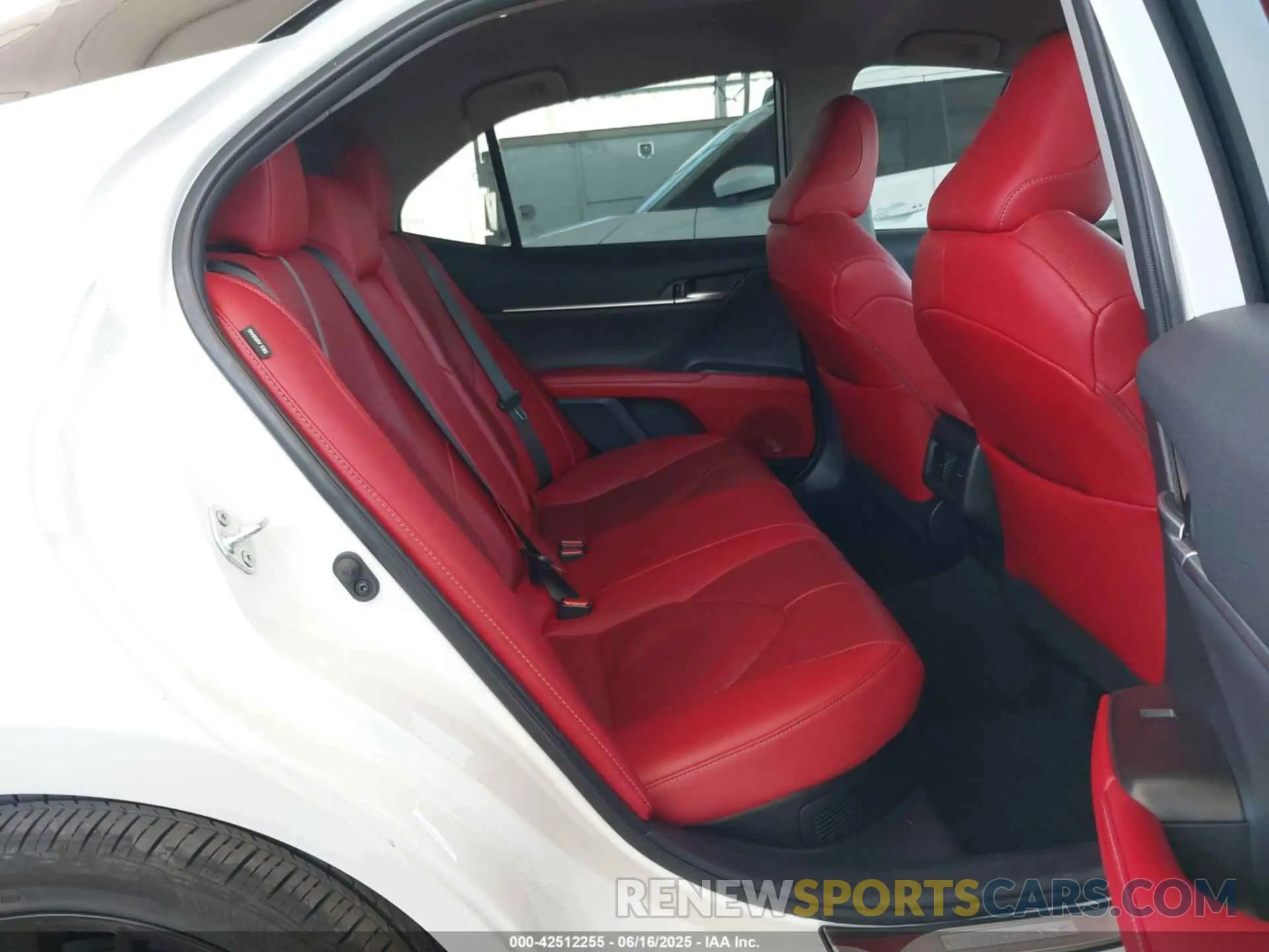 8 fotografías del automóvil dañado 4T1K31AK1PU058106 TOYOTA CAMRY 2023