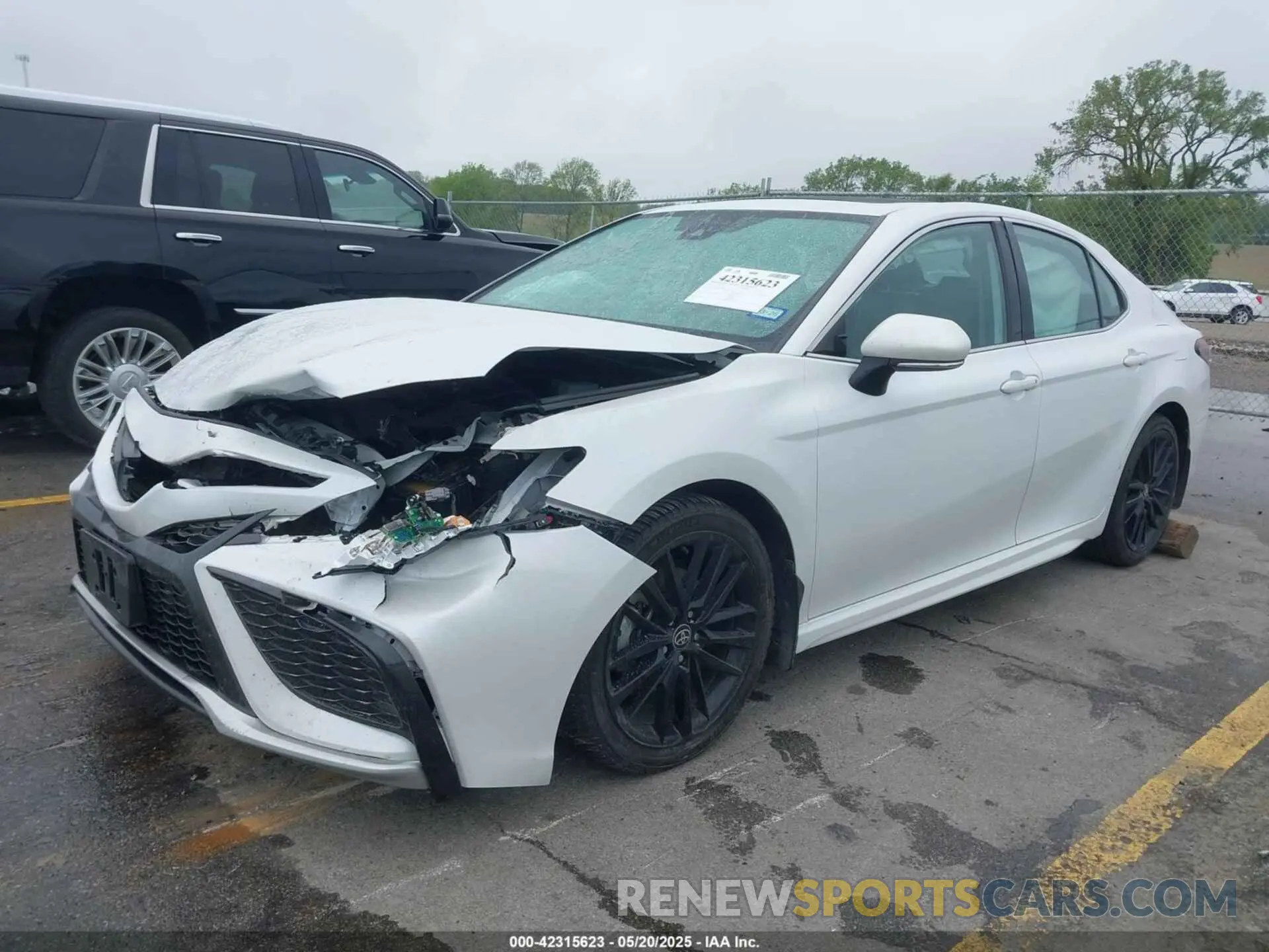 2 fotografías del automóvil dañado 4T1K31AK1PU603690 TOYOTA CAMRY 2023