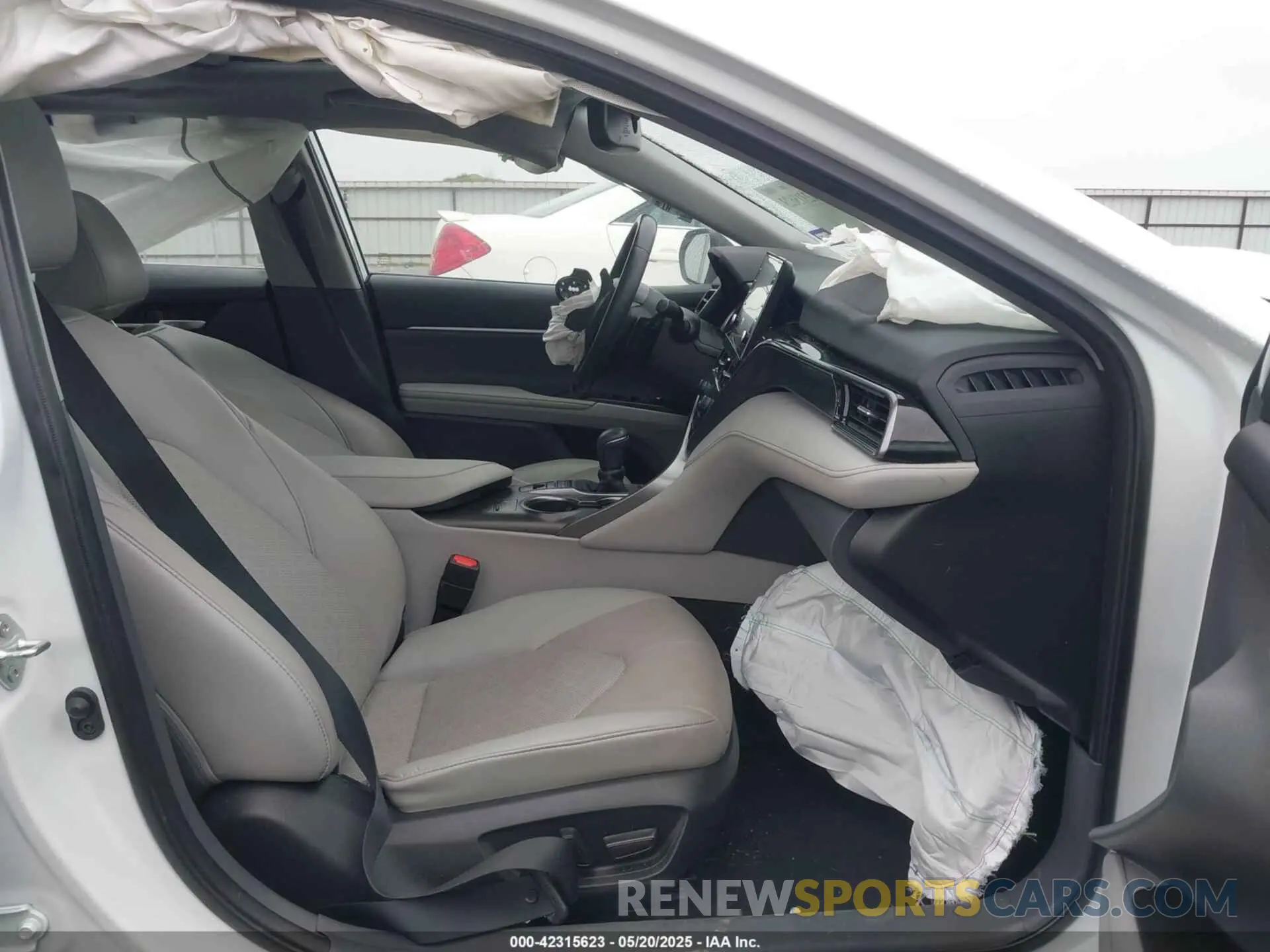 5 fotografías del automóvil dañado 4T1K31AK1PU603690 TOYOTA CAMRY 2023