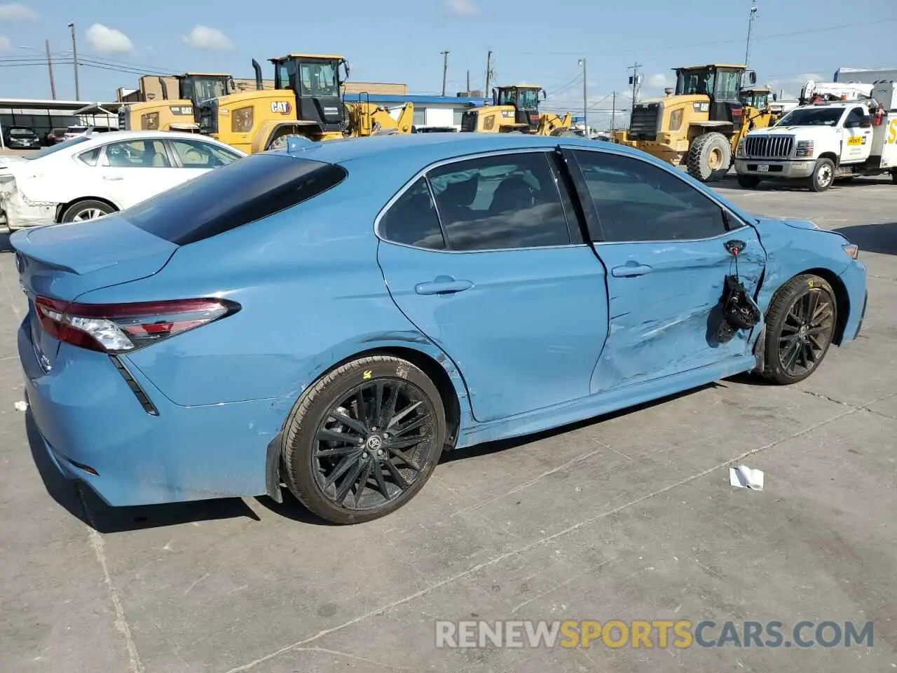 3 fotografías del automóvil dañado 4T1K31AK4PU047889 TOYOTA CAMRY 2023
