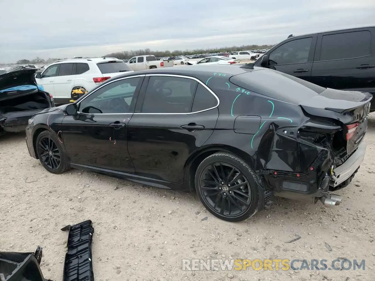 2 fotografías del automóvil dañado 4T1K31AK7PU614449 TOYOTA CAMRY 2023