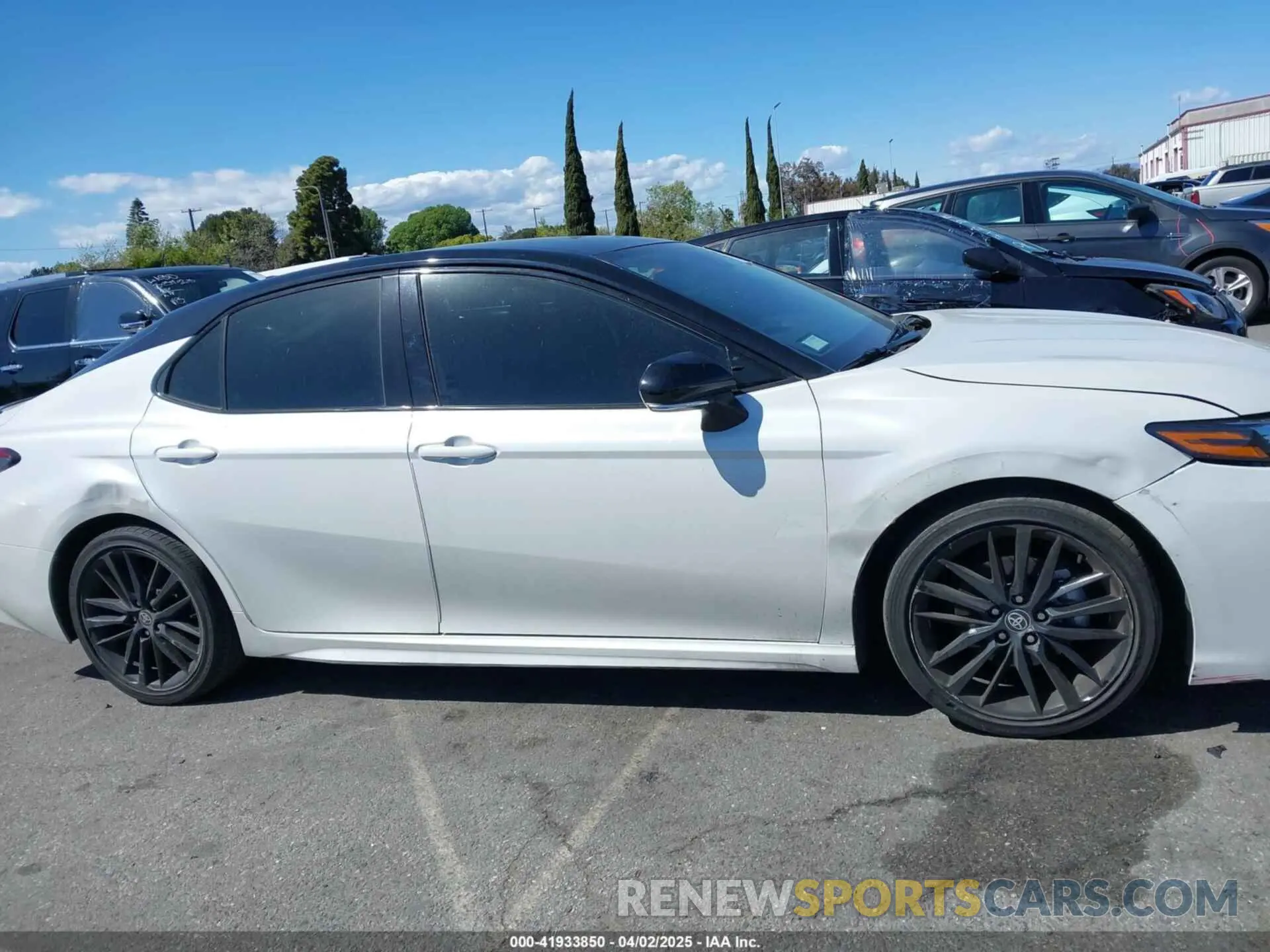 13 fotografías del automóvil dañado 4T1K31AK8PU049029 TOYOTA CAMRY 2023