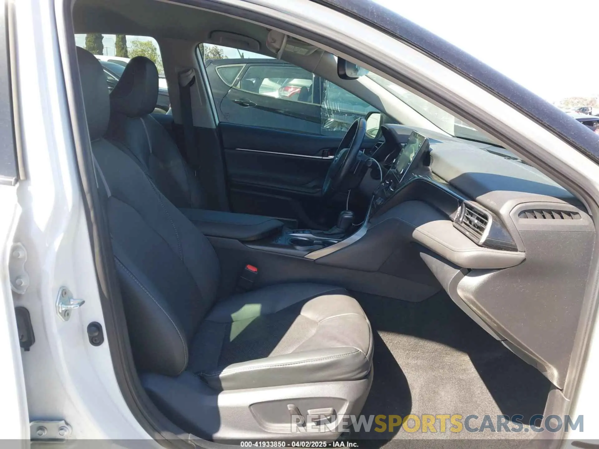 5 fotografías del automóvil dañado 4T1K31AK8PU049029 TOYOTA CAMRY 2023