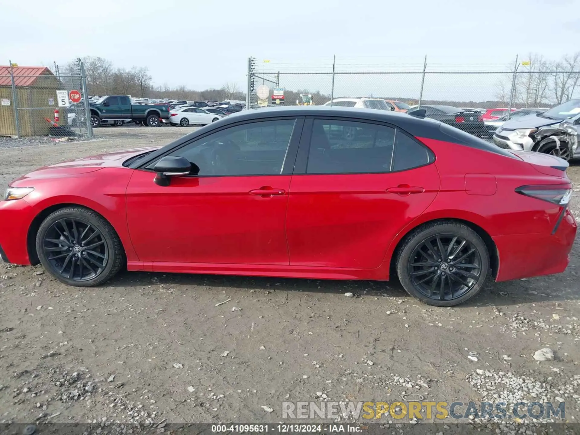 14 fotografías del automóvil dañado 4T1K31AK9PU049881 TOYOTA CAMRY 2023