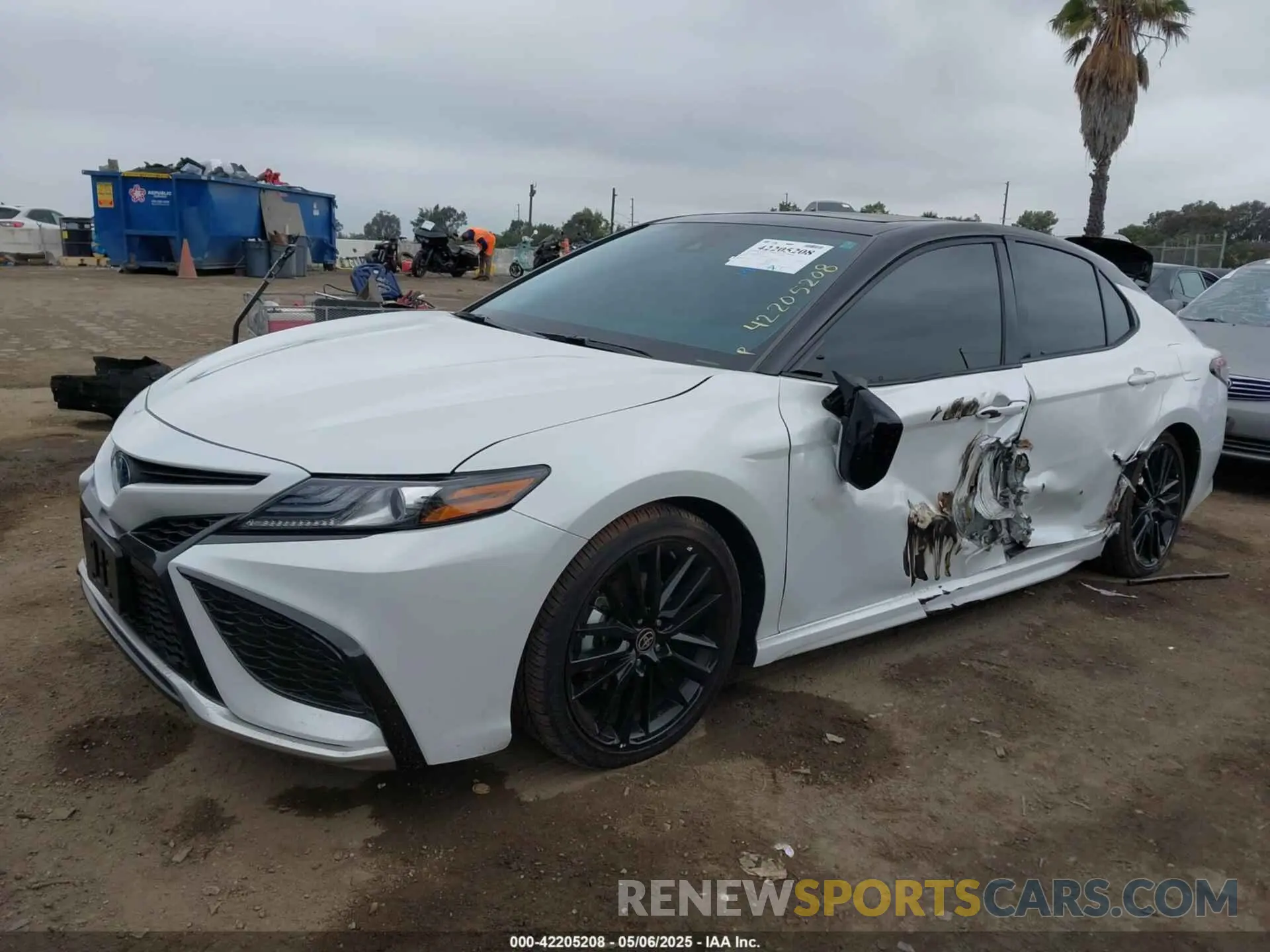 2 fotografías del automóvil dañado 4T1K31AKXPU057827 TOYOTA CAMRY 2023
