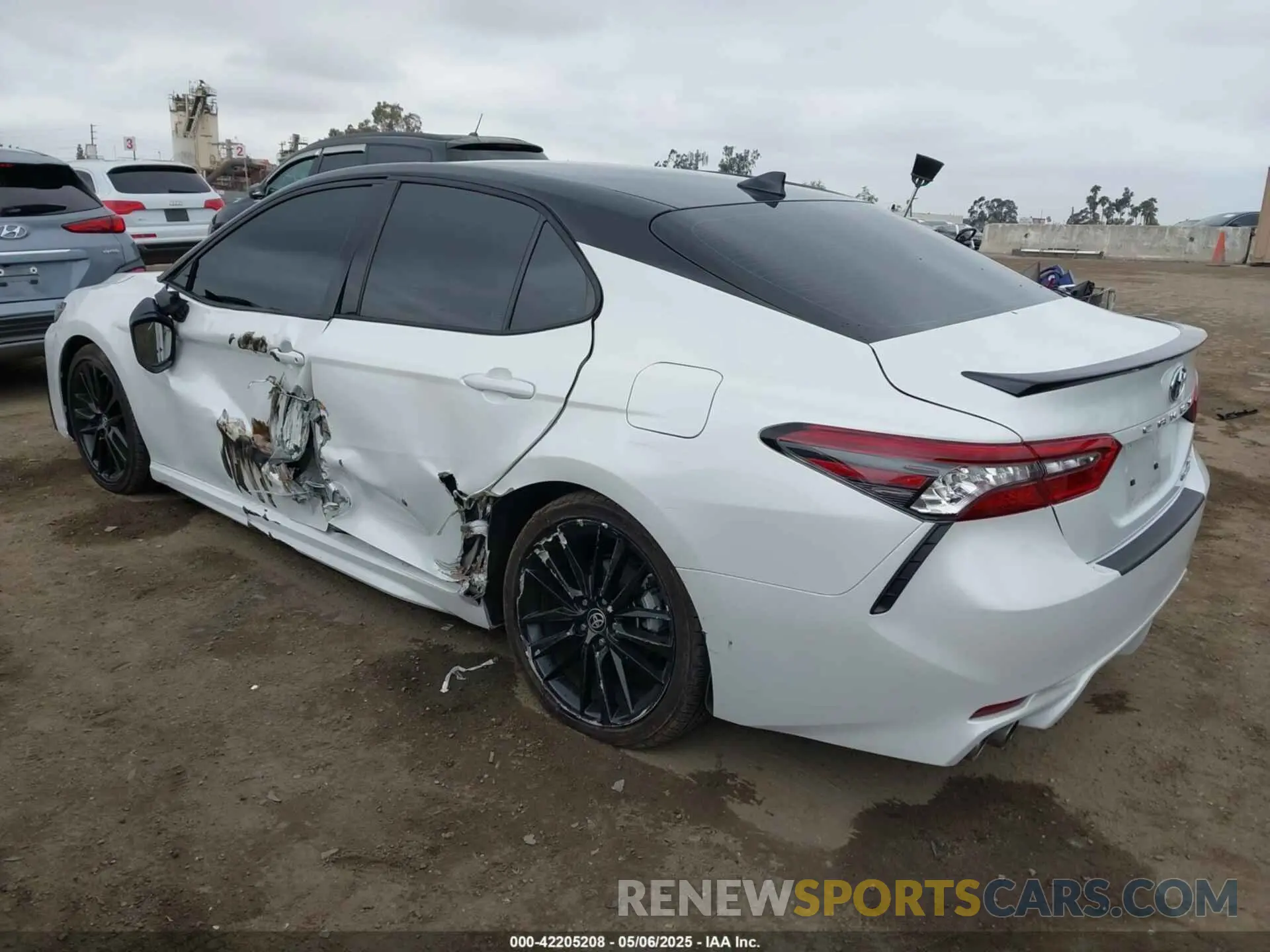 3 fotografías del automóvil dañado 4T1K31AKXPU057827 TOYOTA CAMRY 2023