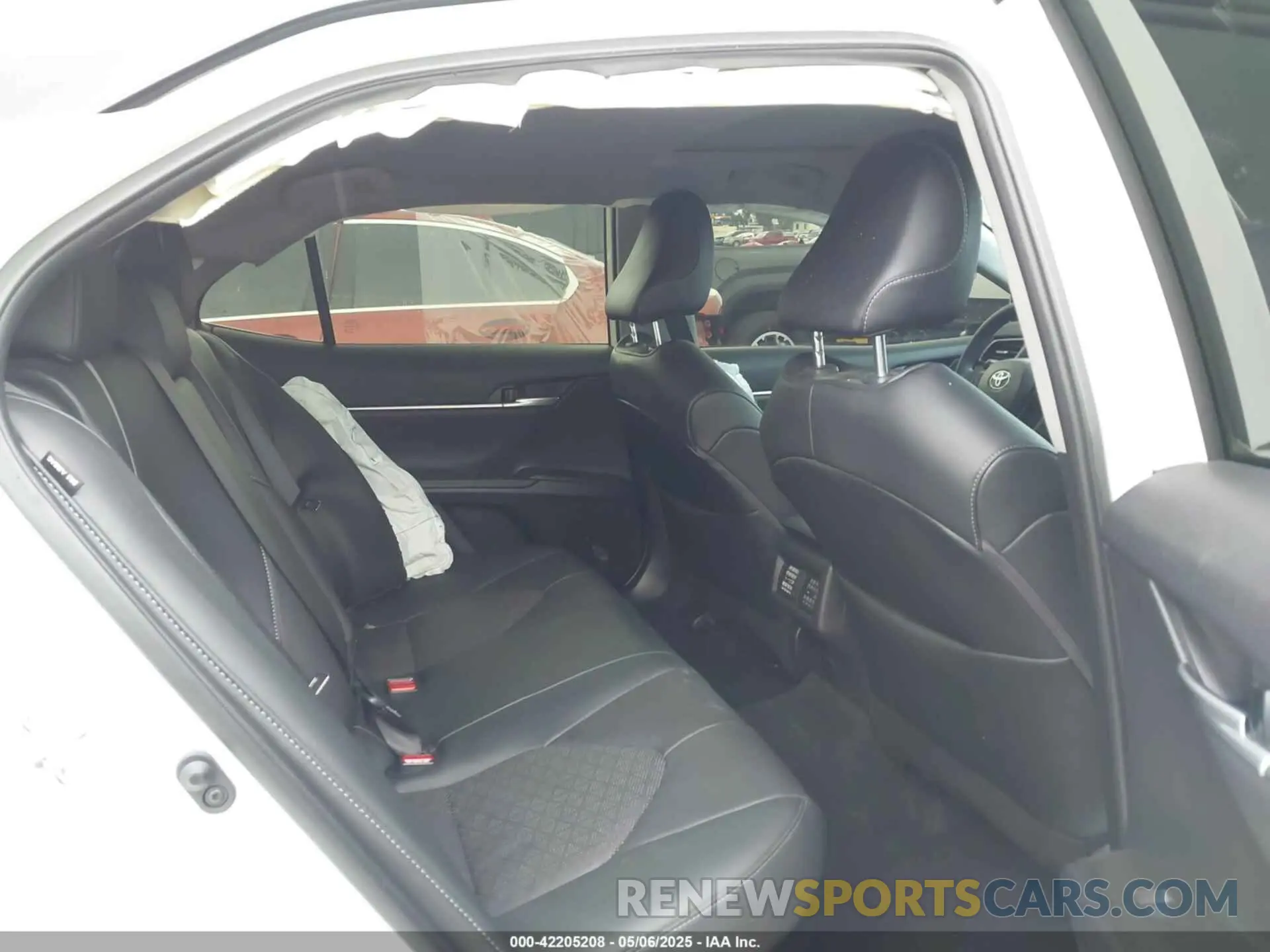 8 fotografías del automóvil dañado 4T1K31AKXPU057827 TOYOTA CAMRY 2023