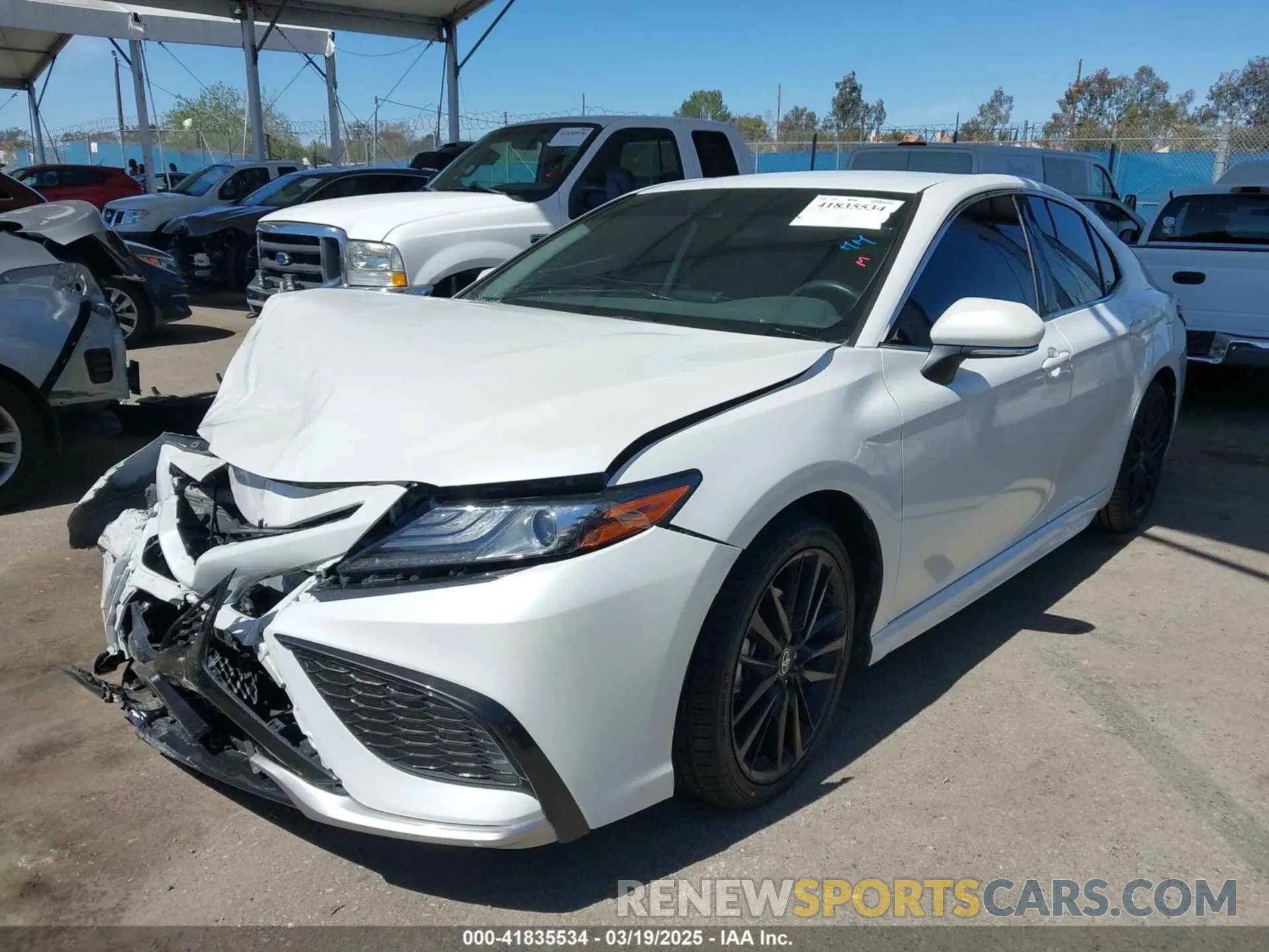 2 fotografías del automóvil dañado 4T1K31AKXPU600867 TOYOTA CAMRY 2023