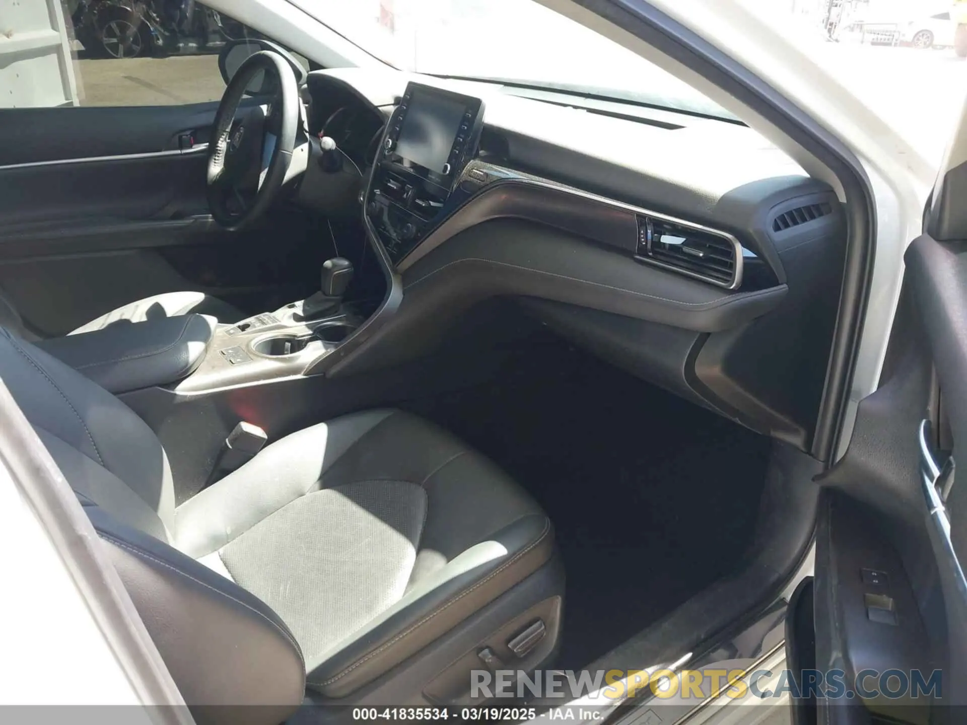 5 fotografías del automóvil dañado 4T1K31AKXPU600867 TOYOTA CAMRY 2023