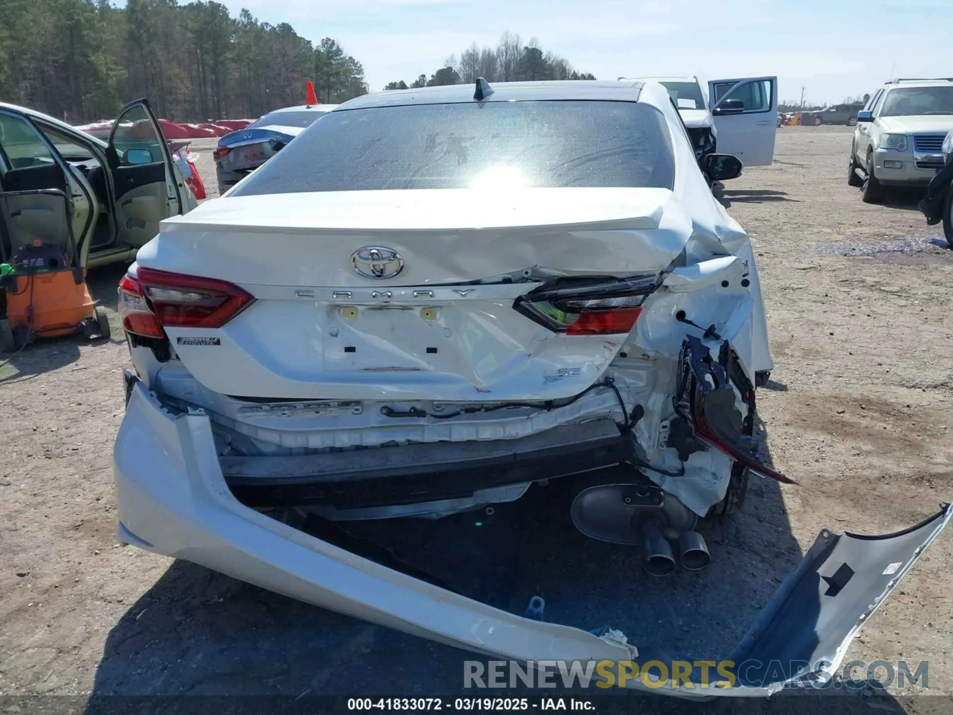 15 fotografías del automóvil dañado 4T1K61AK0PU091105 TOYOTA CAMRY 2023