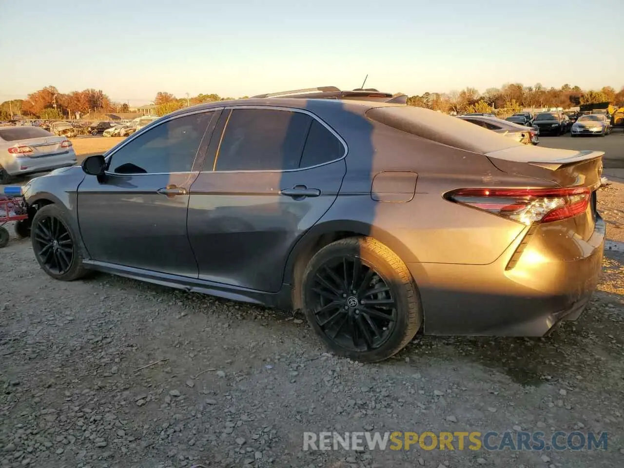 2 fotografías del automóvil dañado 4T1K61AK0PU099172 TOYOTA CAMRY 2023