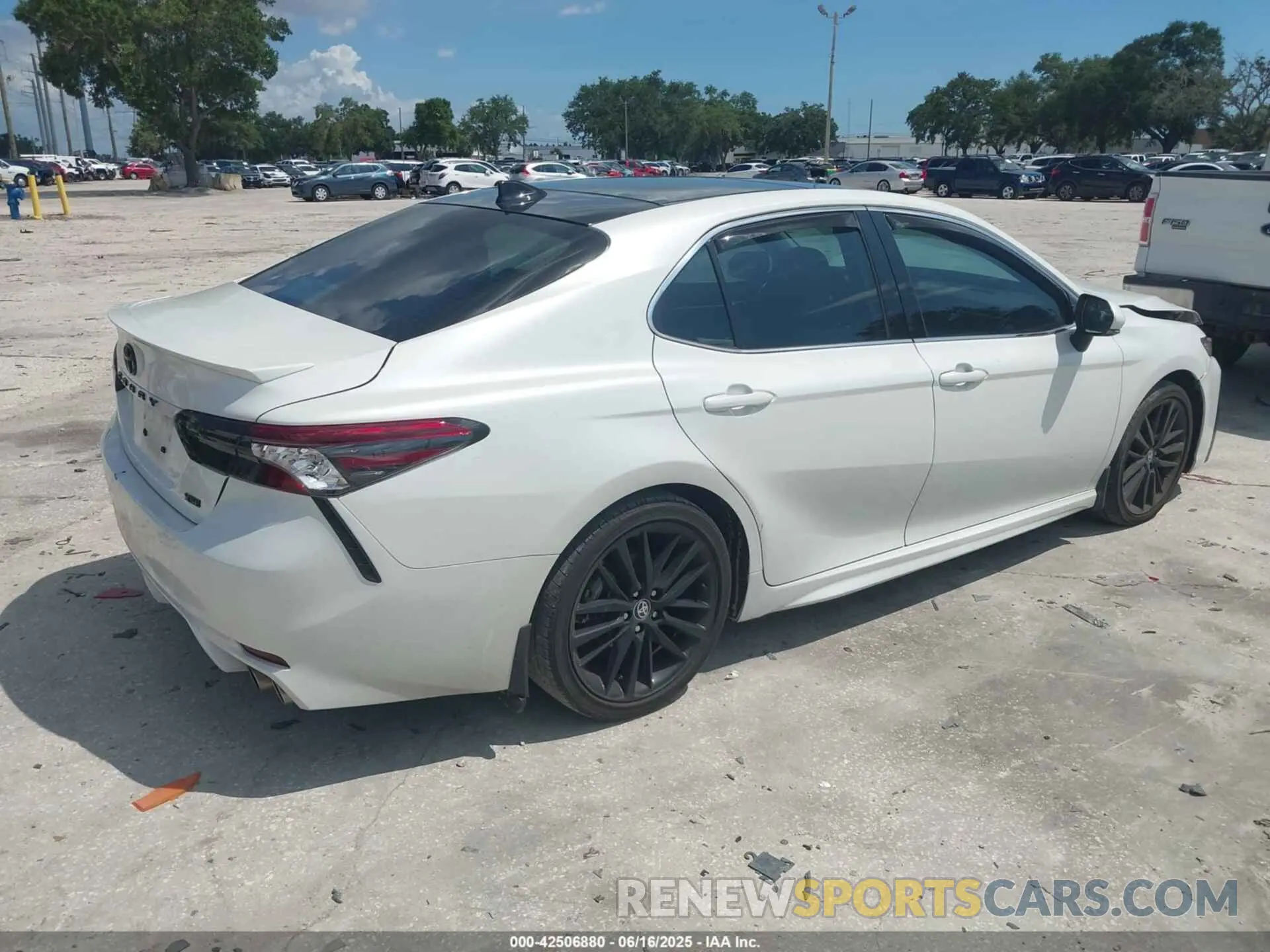 4 fotografías del automóvil dañado 4T1K61AK1PU161873 TOYOTA CAMRY 2023