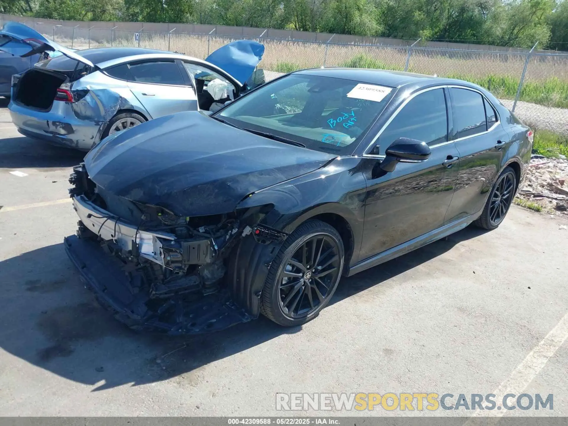 2 fotografías del automóvil dañado 4T1K61AK1PU722654 TOYOTA CAMRY 2023