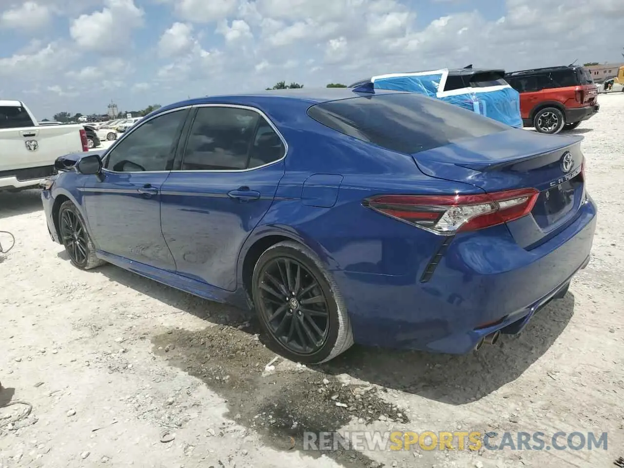 2 fotografías del automóvil dañado 4T1K61AK2PU083894 TOYOTA CAMRY 2023