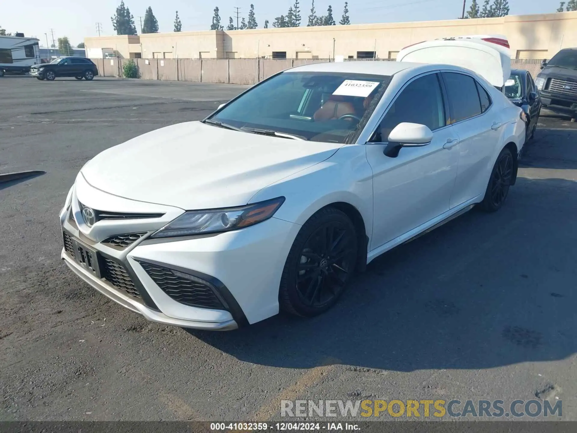2 fotografías del automóvil dañado 4T1K61AK2PU727880 TOYOTA CAMRY 2023