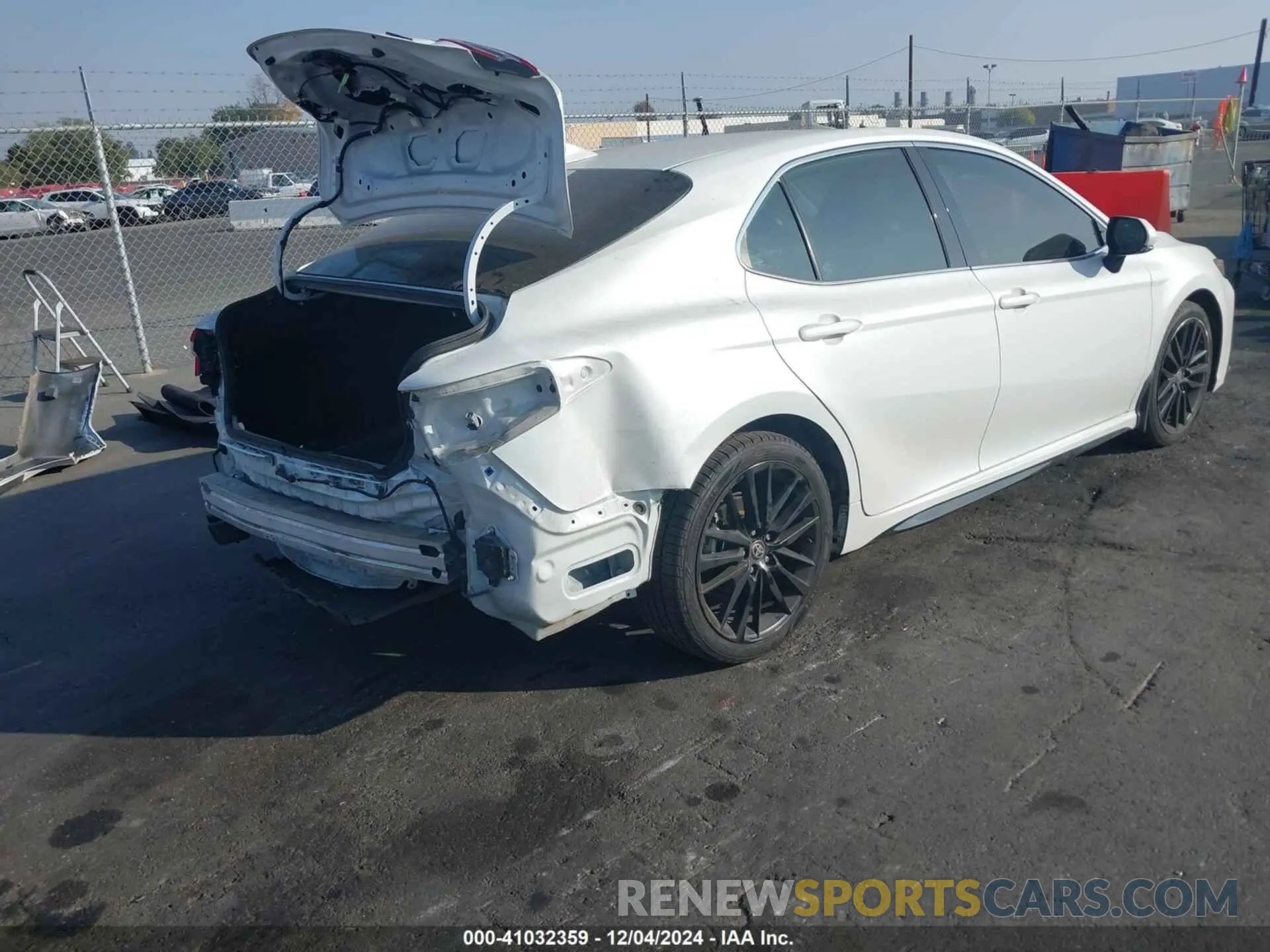 4 fotografías del automóvil dañado 4T1K61AK2PU727880 TOYOTA CAMRY 2023
