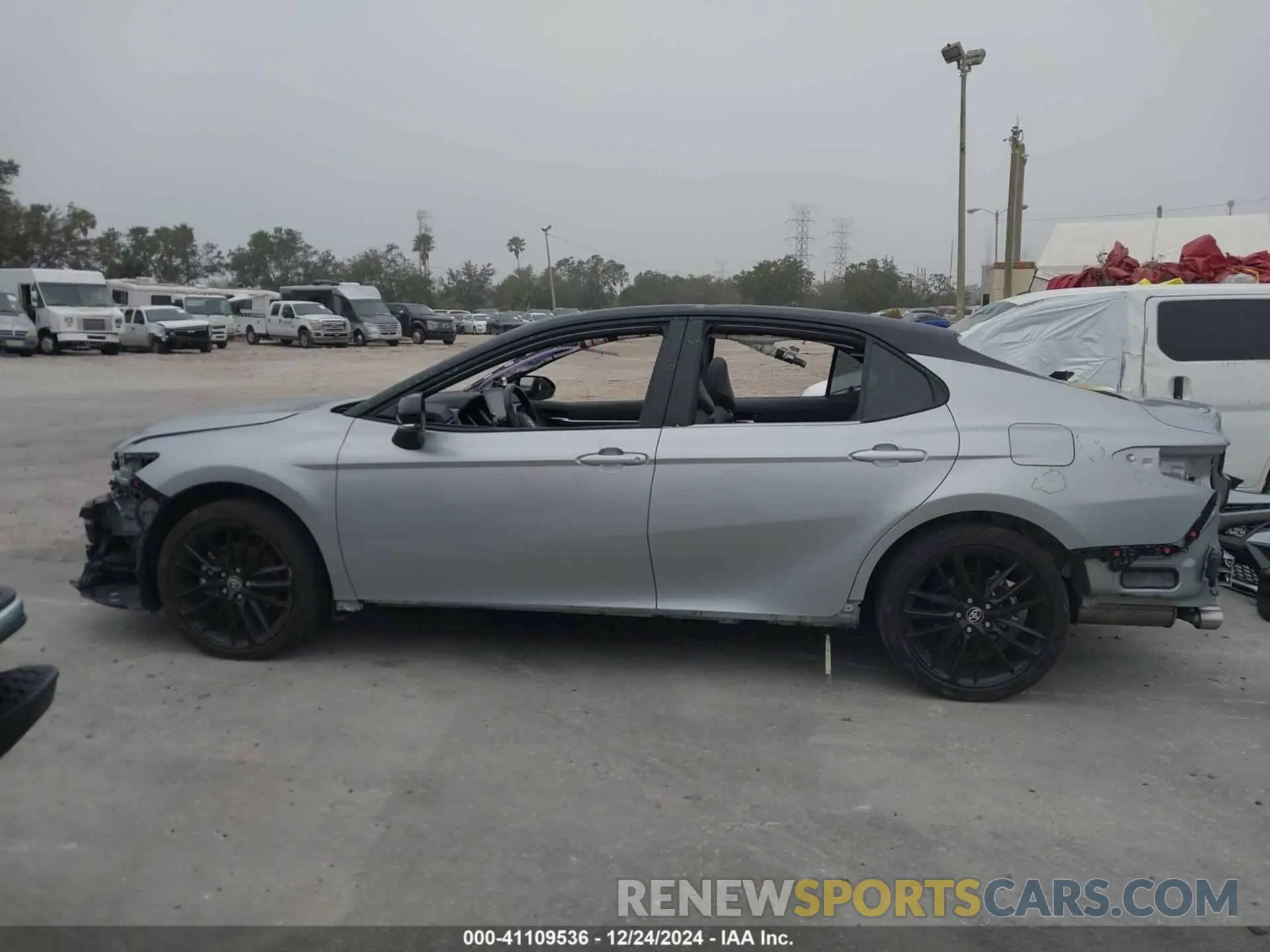 15 fotografías del automóvil dañado 4T1K61AK3PU182093 TOYOTA CAMRY 2023