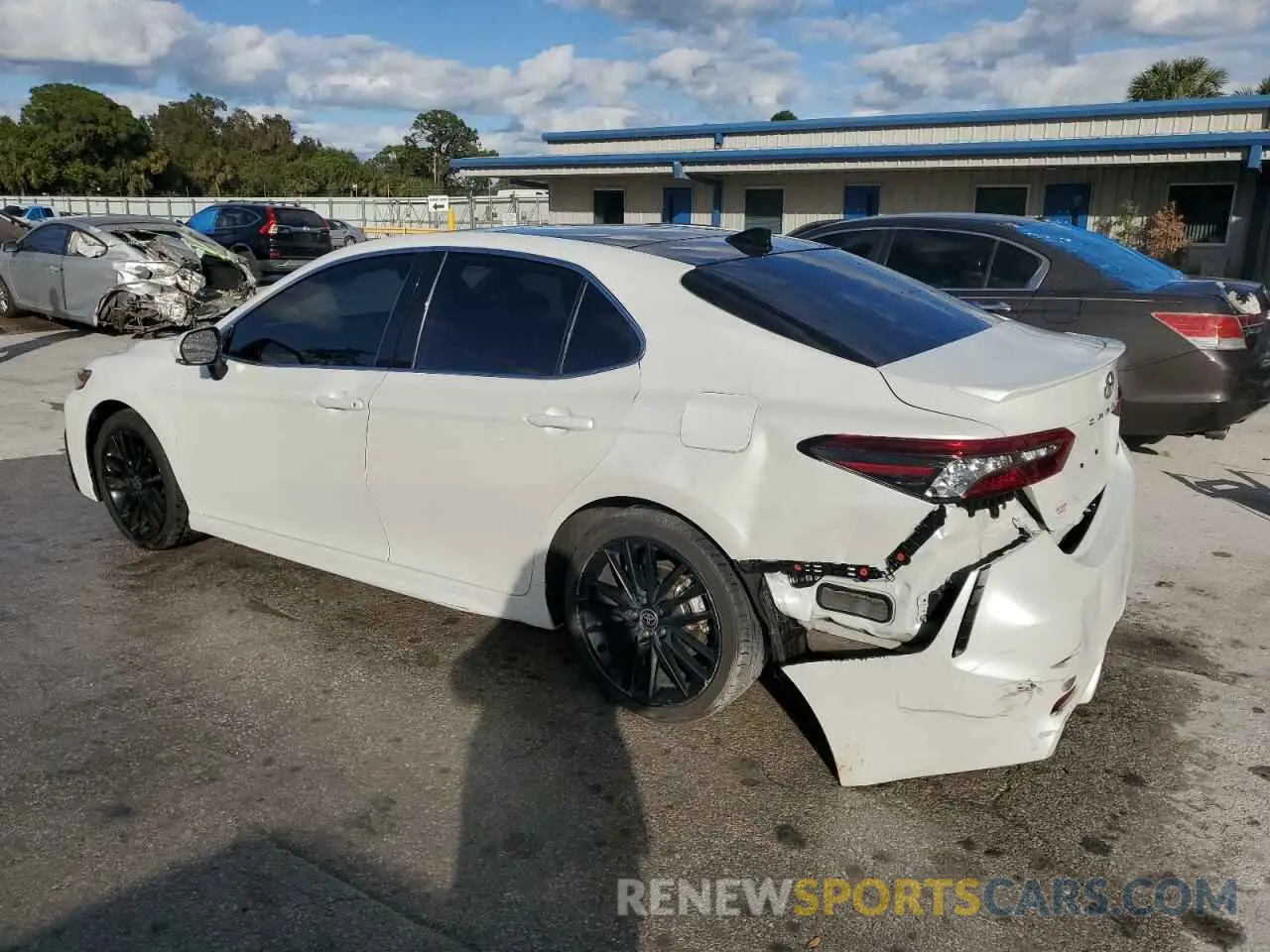 2 fotografías del automóvil dañado 4T1K61AK5PU113941 TOYOTA CAMRY 2023