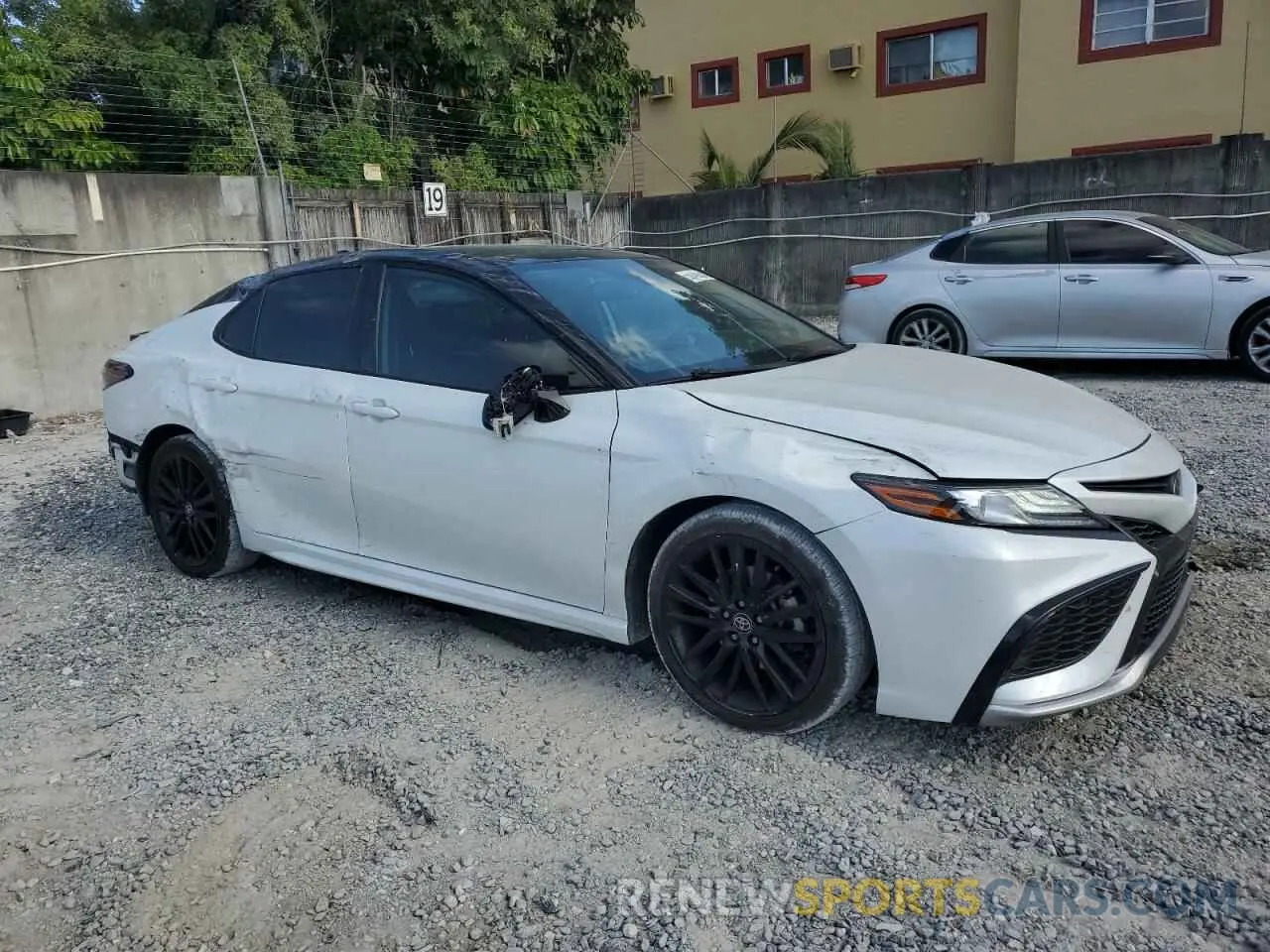 4 fotografías del automóvil dañado 4T1K61AK5PU170558 TOYOTA CAMRY 2023