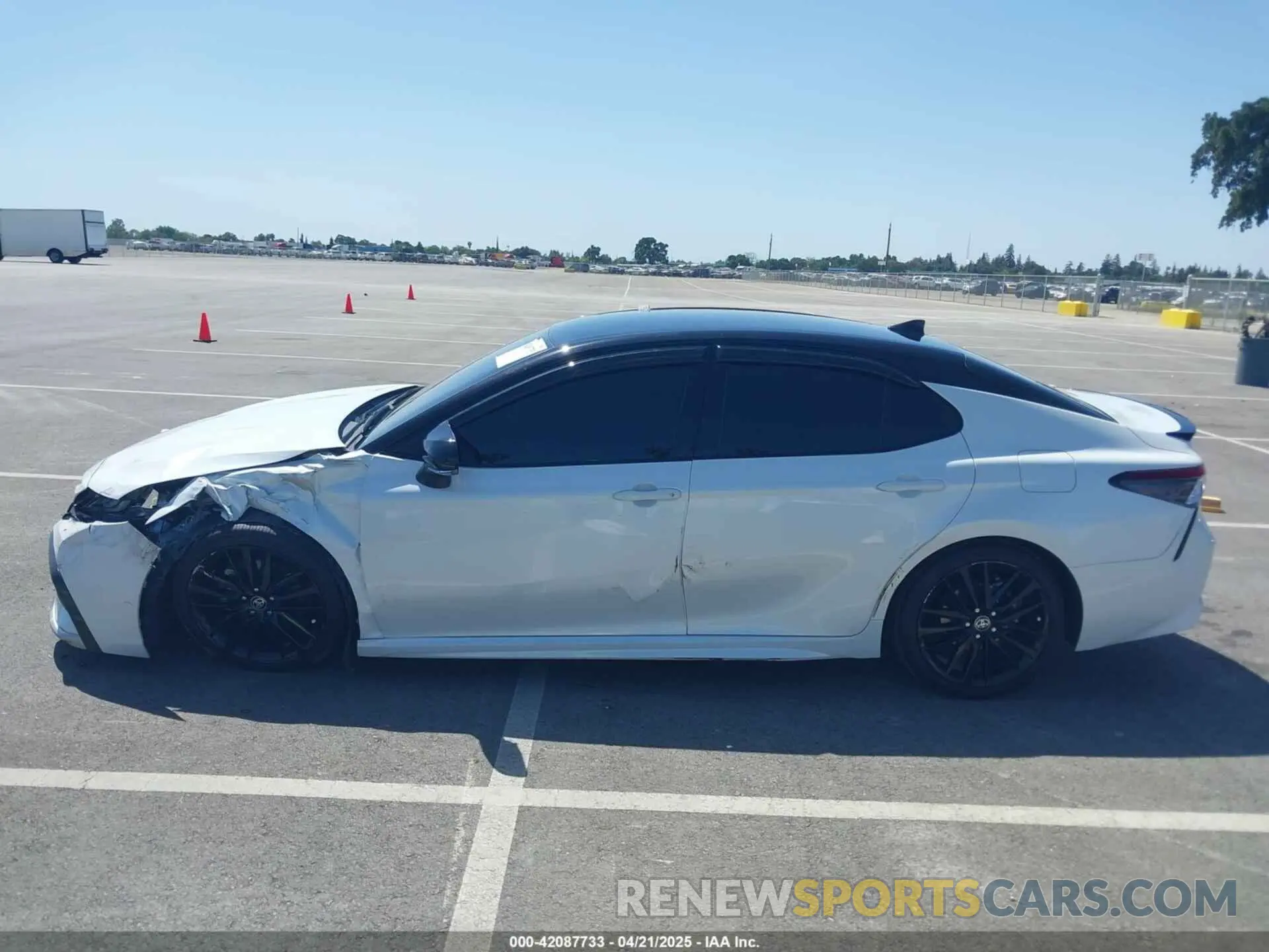14 fotografías del automóvil dañado 4T1K61AK6PU142946 TOYOTA CAMRY 2023