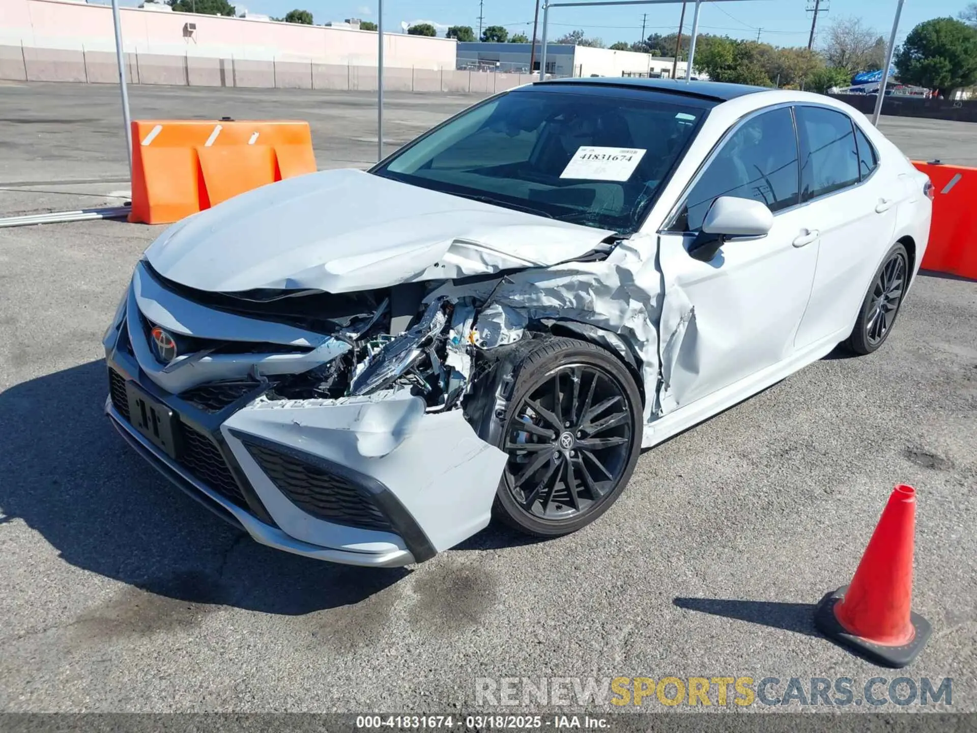 2 fotografías del automóvil dañado 4T1K61AK7PU140316 TOYOTA CAMRY 2023