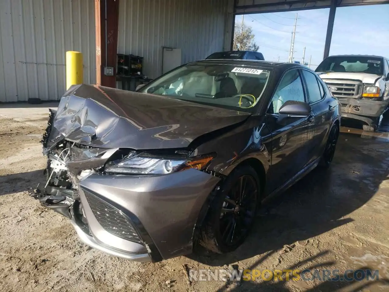 2 fotografías del automóvil dañado 4T1K61AK7PU722805 TOYOTA CAMRY 2023
