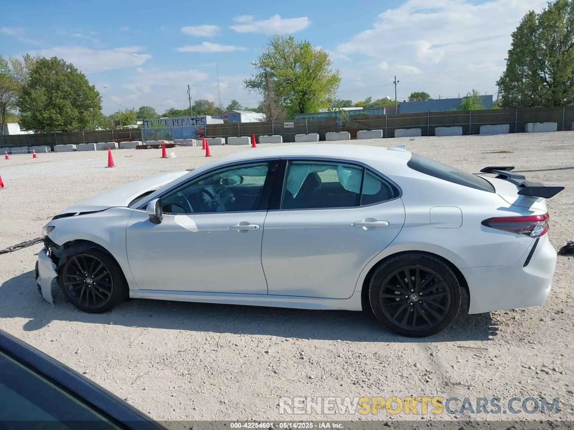 14 fotografías del automóvil dañado 4T1K61AK8PU790224 TOYOTA CAMRY 2023