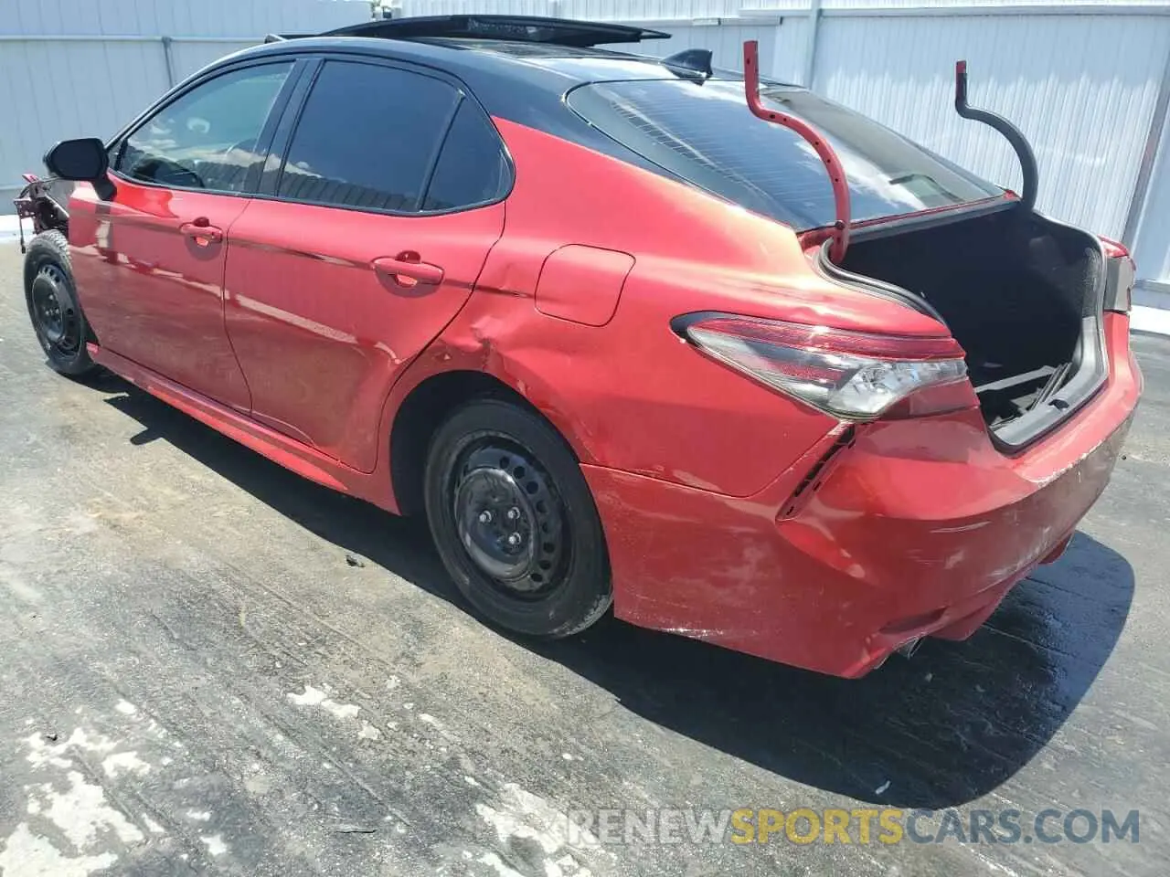 2 fotografías del automóvil dañado 4T1K61AKXPU120576 TOYOTA CAMRY 2023