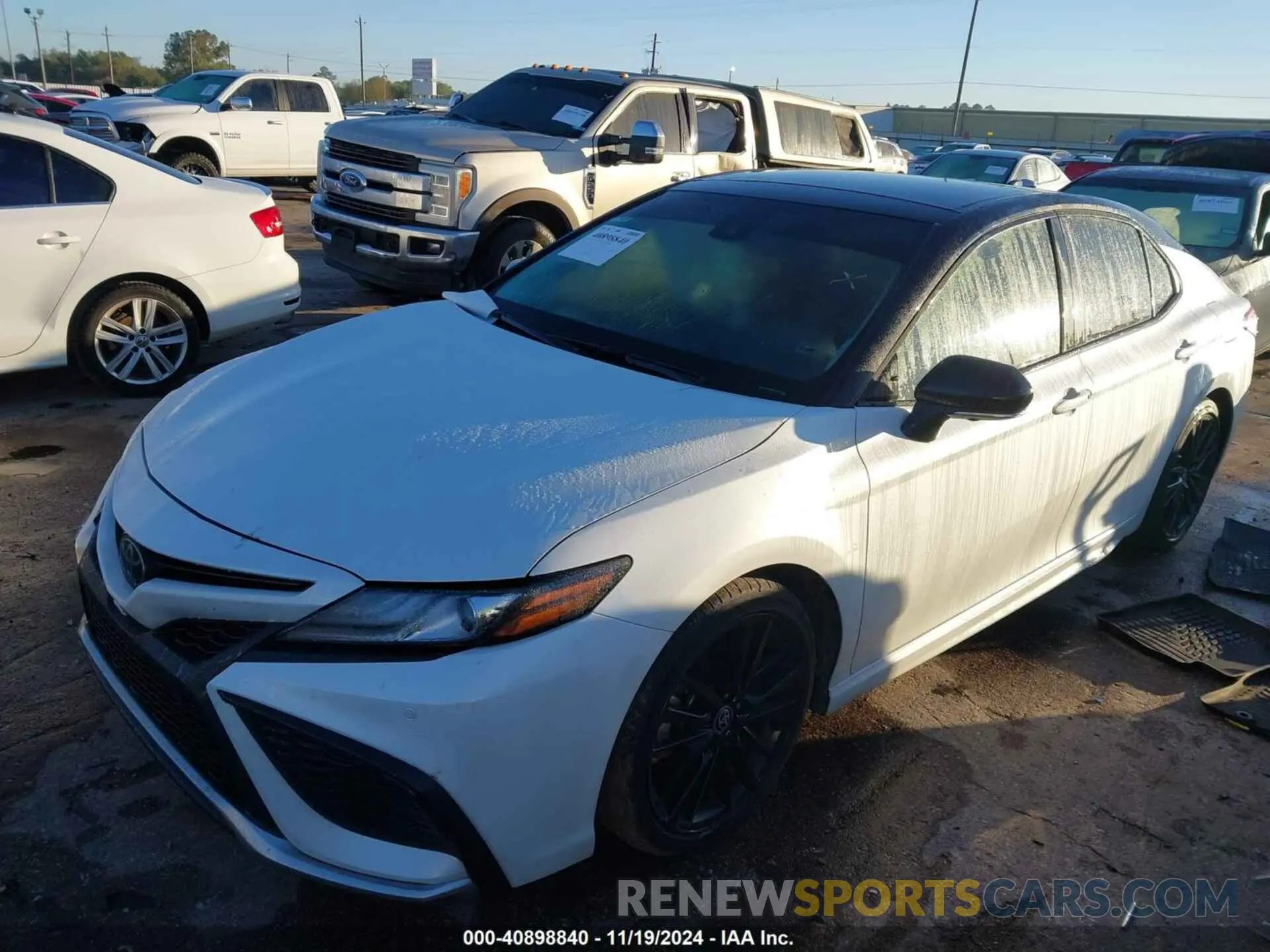 2 fotografías del automóvil dañado 4T1K61AKXPU148510 TOYOTA CAMRY 2023