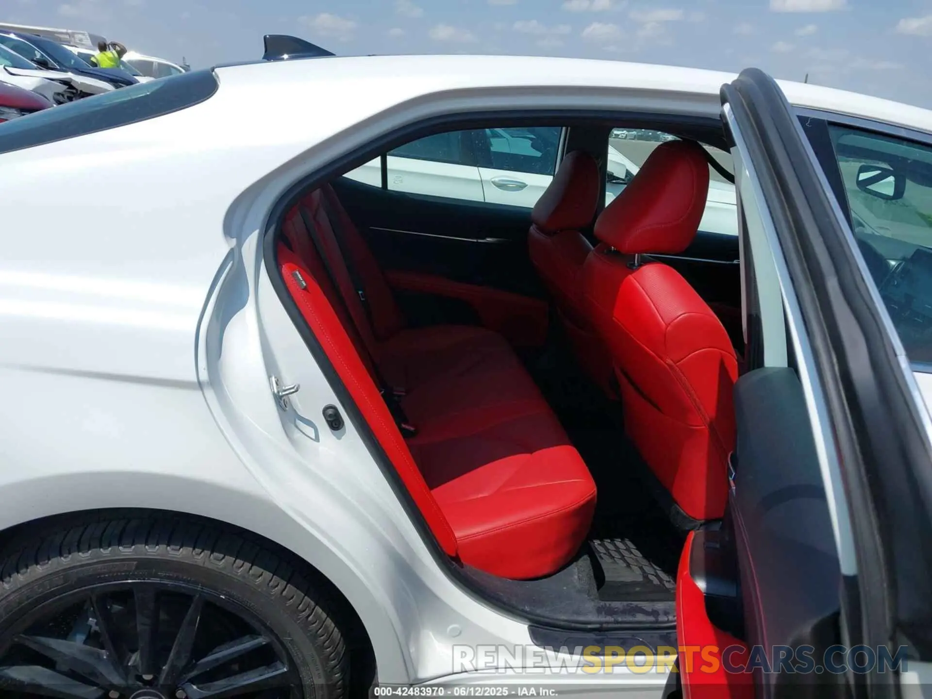 8 fotografías del automóvil dañado 4T1K61BK0PU087313 TOYOTA CAMRY 2023